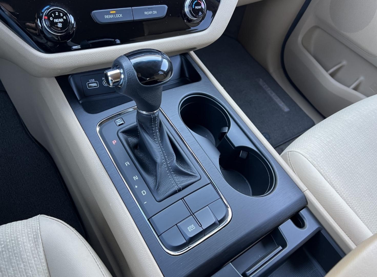 2017 WHITE /Tan Cloth Kia Sedona LX (KNDMB5C19H6) with an 3.3L V6 engine, Automatic transmission, located at 2990 Old Orchard Rd., Jackson, MO, 63755, 37.354214, -89.612106 - 2017 Kia Sedona LX Only 66xxx miles Front Wheel Drive 3.3L V6 Automatic 3rd Row Backup Camera Power Driver Seat Power Sliding Doors Bluetooth Cruise Power Windows/Locks/Mirrors We have financing available and we accept trades! Fill out a credit application on our website or come by today - Photo#22