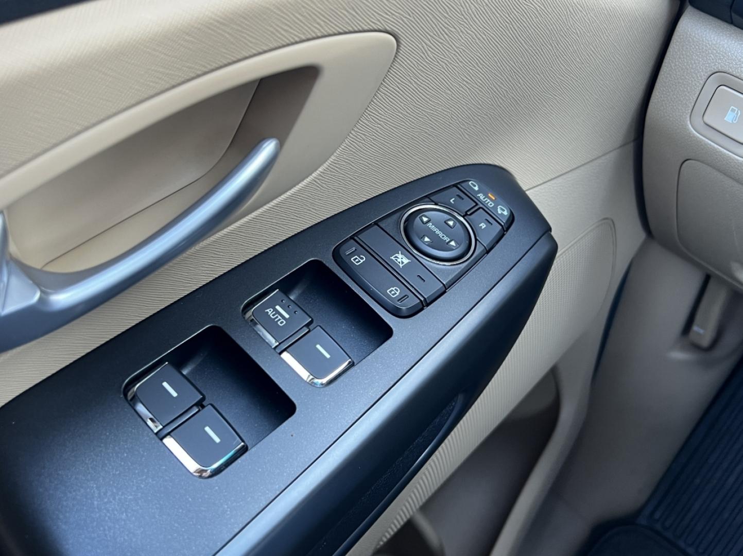 2017 WHITE /Tan Cloth Kia Sedona LX (KNDMB5C19H6) with an 3.3L V6 engine, Automatic transmission, located at 2990 Old Orchard Rd., Jackson, MO, 63755, 37.354214, -89.612106 - 2017 Kia Sedona LX Only 66xxx miles Front Wheel Drive 3.3L V6 Automatic 3rd Row Backup Camera Power Driver Seat Power Sliding Doors Bluetooth Cruise Power Windows/Locks/Mirrors We have financing available and we accept trades! Fill out a credit application on our website or come by today - Photo#27