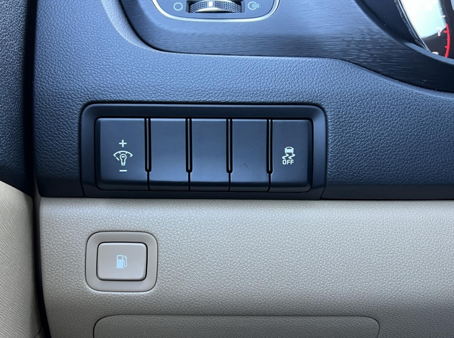 2017 WHITE /Tan Cloth Kia Sedona LX (KNDMB5C19H6) with an 3.3L V6 engine, Automatic transmission, located at 2990 Old Orchard Rd., Jackson, MO, 63755, 37.354214, -89.612106 - 2017 Kia Sedona LX Only 66xxx miles Front Wheel Drive 3.3L V6 Automatic 3rd Row Backup Camera Power Driver Seat Power Sliding Doors Bluetooth Cruise Power Windows/Locks/Mirrors We have financing available and we accept trades! Fill out a credit application on our website or come by today - Photo#28