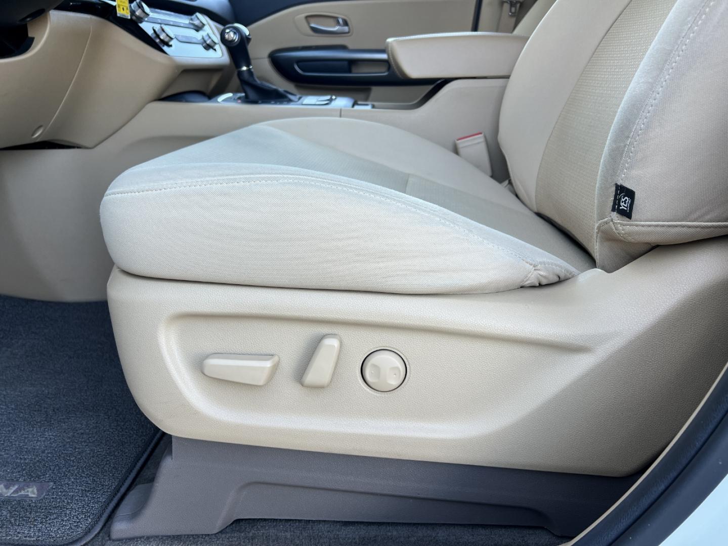 2017 WHITE /Tan Cloth Kia Sedona LX (KNDMB5C19H6) with an 3.3L V6 engine, Automatic transmission, located at 2990 Old Orchard Rd., Jackson, MO, 63755, 37.354214, -89.612106 - 2017 Kia Sedona LX Only 66xxx miles Front Wheel Drive 3.3L V6 Automatic 3rd Row Backup Camera Power Driver Seat Power Sliding Doors Bluetooth Cruise Power Windows/Locks/Mirrors We have financing available and we accept trades! Fill out a credit application on our website or come by today - Photo#3