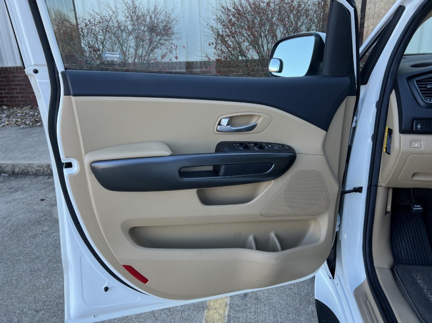 2017 WHITE /Tan Cloth Kia Sedona LX (KNDMB5C19H6) with an 3.3L V6 engine, Automatic transmission, located at 2990 Old Orchard Rd., Jackson, MO, 63755, 37.354214, -89.612106 - 2017 Kia Sedona LX Only 66xxx miles Front Wheel Drive 3.3L V6 Automatic 3rd Row Backup Camera Power Driver Seat Power Sliding Doors Bluetooth Cruise Power Windows/Locks/Mirrors We have financing available and we accept trades! Fill out a credit application on our website or come by today - Photo#11