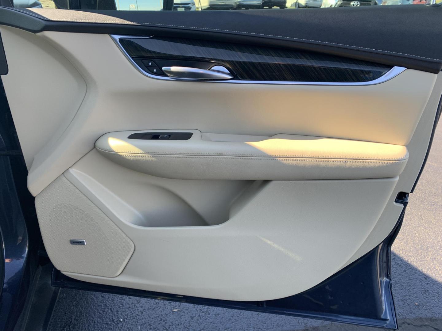 2019 GRAY /Tan Cadillac XT5 Base (1GYKNARS2KZ) with an 3.6L V6 DOHC 24V engine, 8A transmission, located at 506 S. Kingshighway, Cape Girardeau, MO, 63703, (573) 235-5000, 37.294991, -89.553635 - 2019 Cadillac XT5 34,xxx miles FWD 3.6L V6 Automatic Remote Start Air Conditioning Power Windows Power Locks Power Steering Tilt Wheel Satellite Keyless Entry All Wheel ABS We have financing available and we accept trades! Fill out a credit application on our website or come by today! - Photo#7