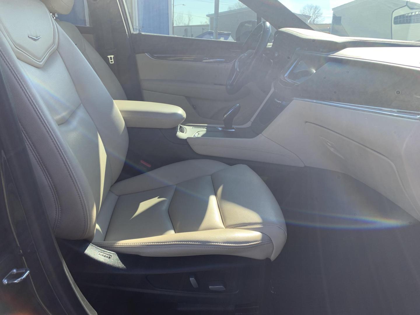 2019 GRAY /Tan Cadillac XT5 Base (1GYKNARS2KZ) with an 3.6L V6 DOHC 24V engine, 8A transmission, located at 506 S. Kingshighway, Cape Girardeau, MO, 63703, (573) 235-5000, 37.294991, -89.553635 - 2019 Cadillac XT5 34,xxx miles FWD 3.6L V6 Automatic Remote Start Air Conditioning Power Windows Power Locks Power Steering Tilt Wheel Satellite Keyless Entry All Wheel ABS We have financing available and we accept trades! Fill out a credit application on our website or come by today! - Photo#8