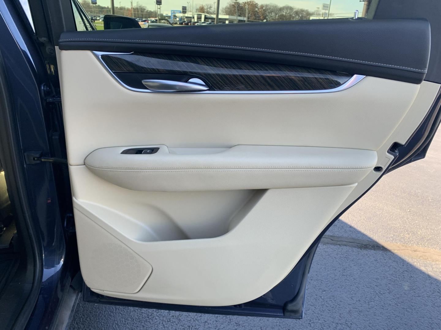 2019 GRAY /Tan Cadillac XT5 Base (1GYKNARS2KZ) with an 3.6L V6 DOHC 24V engine, 8A transmission, located at 506 S. Kingshighway, Cape Girardeau, MO, 63703, (573) 235-5000, 37.294991, -89.553635 - 2019 Cadillac XT5 34,xxx miles FWD 3.6L V6 Automatic Remote Start Air Conditioning Power Windows Power Locks Power Steering Tilt Wheel Satellite Keyless Entry All Wheel ABS We have financing available and we accept trades! Fill out a credit application on our website or come by today! - Photo#9