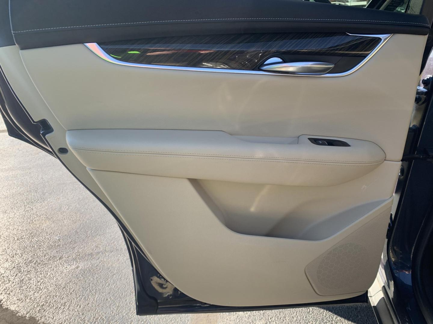 2019 GRAY /Tan Cadillac XT5 Base (1GYKNARS2KZ) with an 3.6L V6 DOHC 24V engine, 8A transmission, located at 506 S. Kingshighway, Cape Girardeau, MO, 63703, (573) 235-5000, 37.294991, -89.553635 - 2019 Cadillac XT5 34,xxx miles FWD 3.6L V6 Automatic Remote Start Air Conditioning Power Windows Power Locks Power Steering Tilt Wheel Satellite Keyless Entry All Wheel ABS We have financing available and we accept trades! Fill out a credit application on our website or come by today! - Photo#17