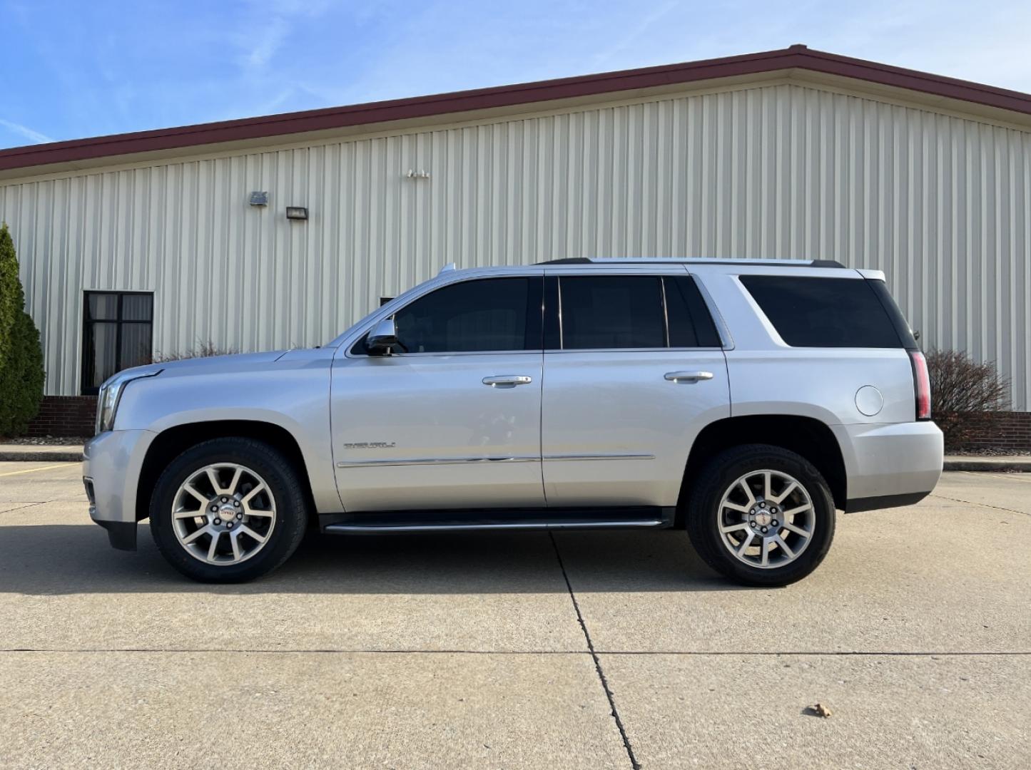 2018 SILVER /Black Leather GMC Yukon Denali 4WD (1GKS2CKJ8JR) with an 6.2L V8 engine, Automatic transmission, located at 2990 Old Orchard Rd., Jackson, MO, 63755, 37.354214, -89.612106 - 2018 GMC Yukon Denali 138xxx miles 4 Wheel Drive 6.2L V8 Automatic Leather 3rd Row Navigation Backup Camera Power/Heated/Cooled Seats Heated Rear Seats Heated Steering Wheel Bluetooth Remote Start Heads Up Display Cruise Power Windows/Locks/Mirrors We have financing available and we - Photo#10