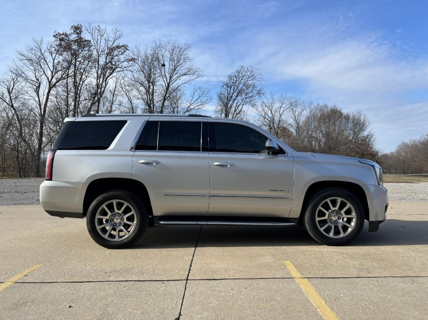 2018 SILVER /Black Leather GMC Yukon Denali 4WD (1GKS2CKJ8JR) with an 6.2L V8 engine, Automatic transmission, located at 2990 Old Orchard Rd., Jackson, MO, 63755, 37.354214, -89.612106 - 2018 GMC Yukon Denali 138xxx miles 4 Wheel Drive 6.2L V8 Automatic Leather 3rd Row Navigation Backup Camera Power/Heated/Cooled Seats Heated Rear Seats Heated Steering Wheel Bluetooth Remote Start Heads Up Display Cruise Power Windows/Locks/Mirrors We have financing available and we - Photo#11
