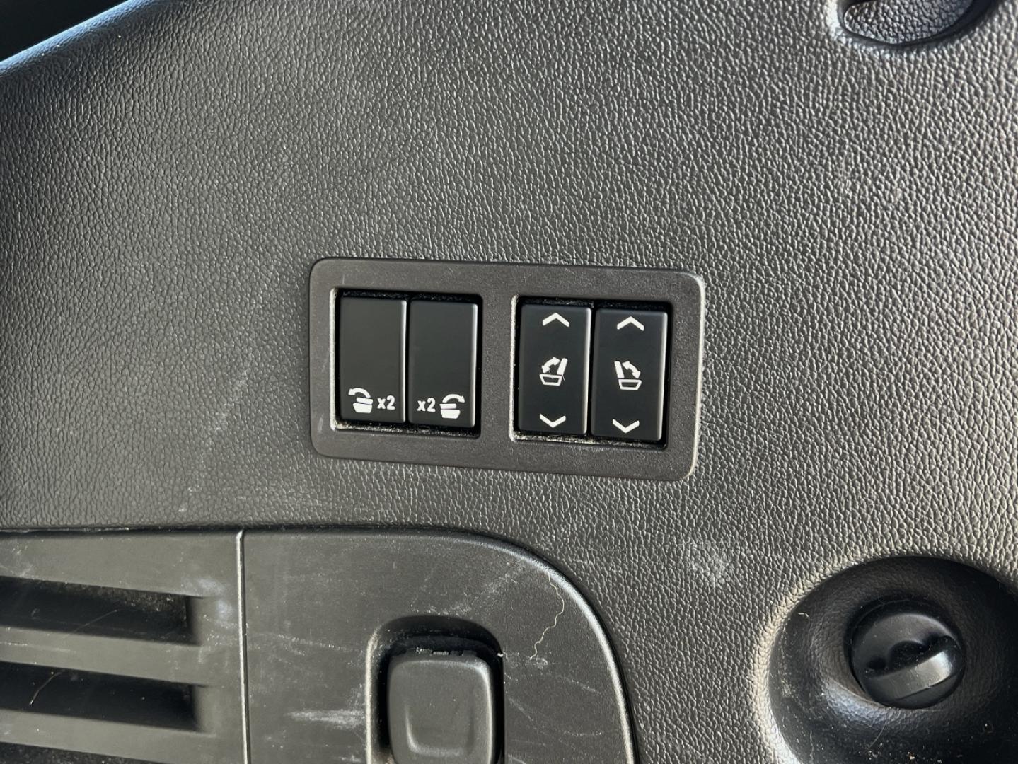 2018 SILVER /Black Leather GMC Yukon Denali 4WD (1GKS2CKJ8JR) with an 6.2L V8 engine, Automatic transmission, located at 2990 Old Orchard Rd., Jackson, MO, 63755, 37.354214, -89.612106 - 2018 GMC Yukon Denali 138xxx miles 4 Wheel Drive 6.2L V8 Automatic Leather 3rd Row Navigation Backup Camera Power/Heated/Cooled Seats Heated Rear Seats Heated Steering Wheel Bluetooth Remote Start Heads Up Display Cruise Power Windows/Locks/Mirrors We have financing available and we - Photo#25