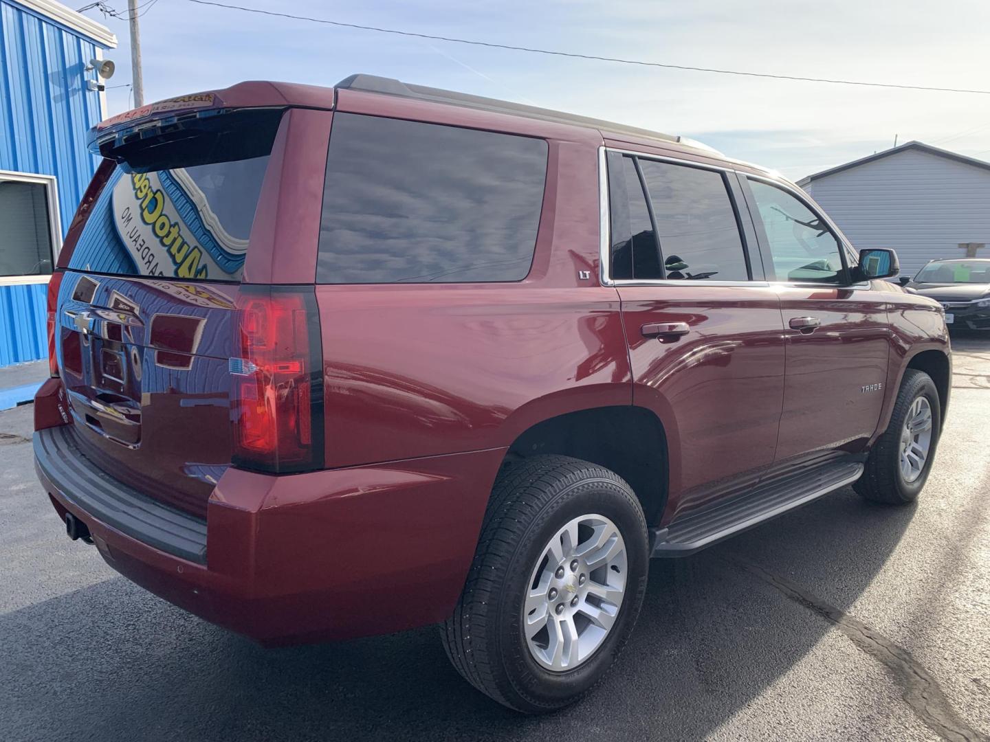 2020 MAROON /GRAY Chevrolet Tahoe LT 4WD (1GNSKBKC6LR) with an 5.3L V8 OHV 16V engine, 6A transmission, located at 506 S. Kingshighway, Cape Girardeau, MO, 63703, (573) 235-5000, 37.294991, -89.553635 - 2020 Chevrolet Tahoe LT 93,xxx miles 4WD Heated Seats Air Conditioning Power Windows Power Locks Power Steering Tilt Wheel AM/FM CD/MP3 Satellite Keyless Entry Daytime Running Lights Dual Airbags Front Head and Side Passenger Airbag Sensor All Wheel ABS We have financing available an - Photo#6