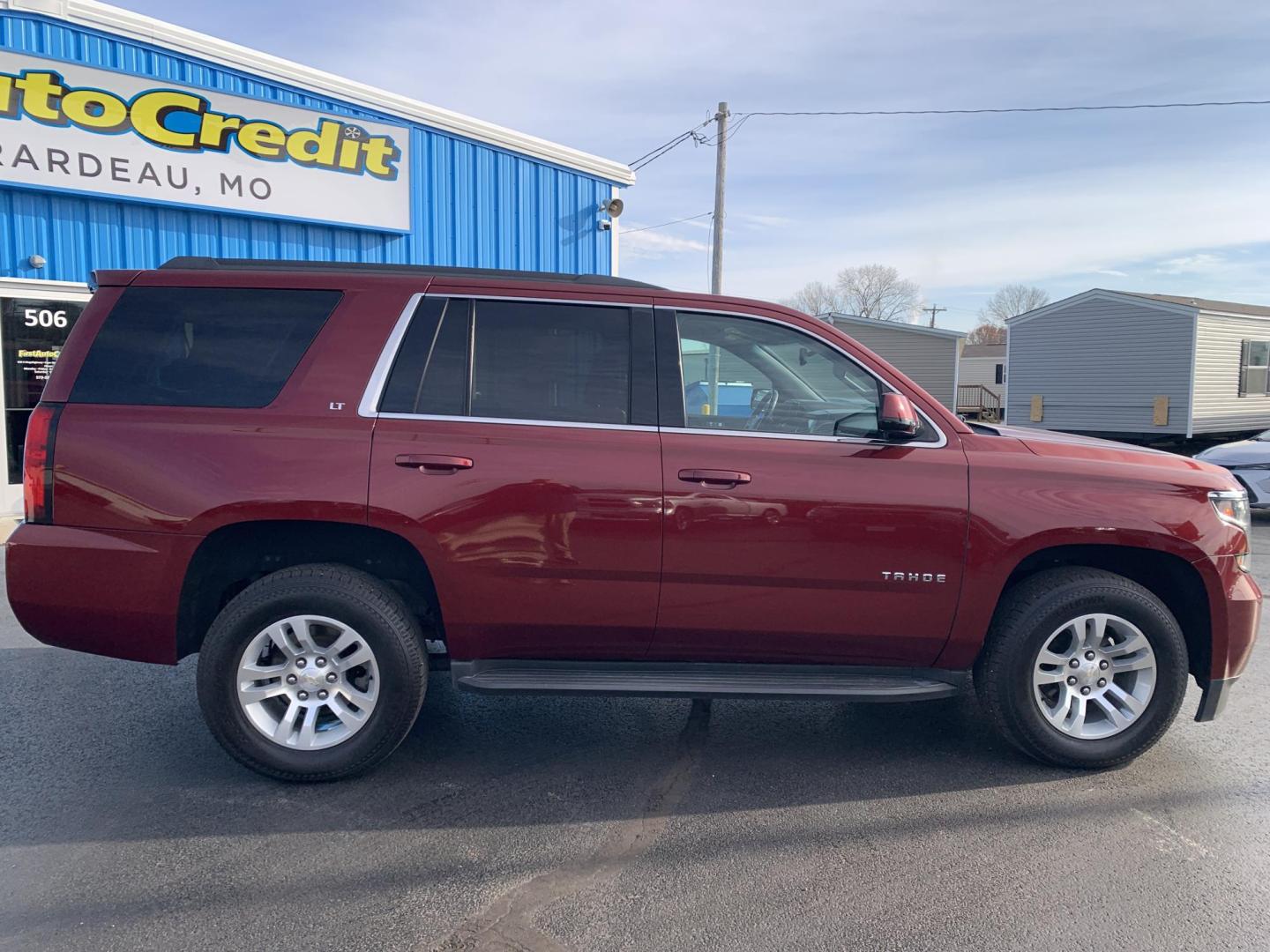 2020 MAROON /GRAY Chevrolet Tahoe LT 4WD (1GNSKBKC6LR) with an 5.3L V8 OHV 16V engine, 6A transmission, located at 506 S. Kingshighway, Cape Girardeau, MO, 63703, (573) 235-5000, 37.294991, -89.553635 - 2020 Chevrolet Tahoe LT 93,xxx miles 4WD Heated Seats Air Conditioning Power Windows Power Locks Power Steering Tilt Wheel AM/FM CD/MP3 Satellite Keyless Entry Daytime Running Lights Dual Airbags Front Head and Side Passenger Airbag Sensor All Wheel ABS We have financing available an - Photo#7