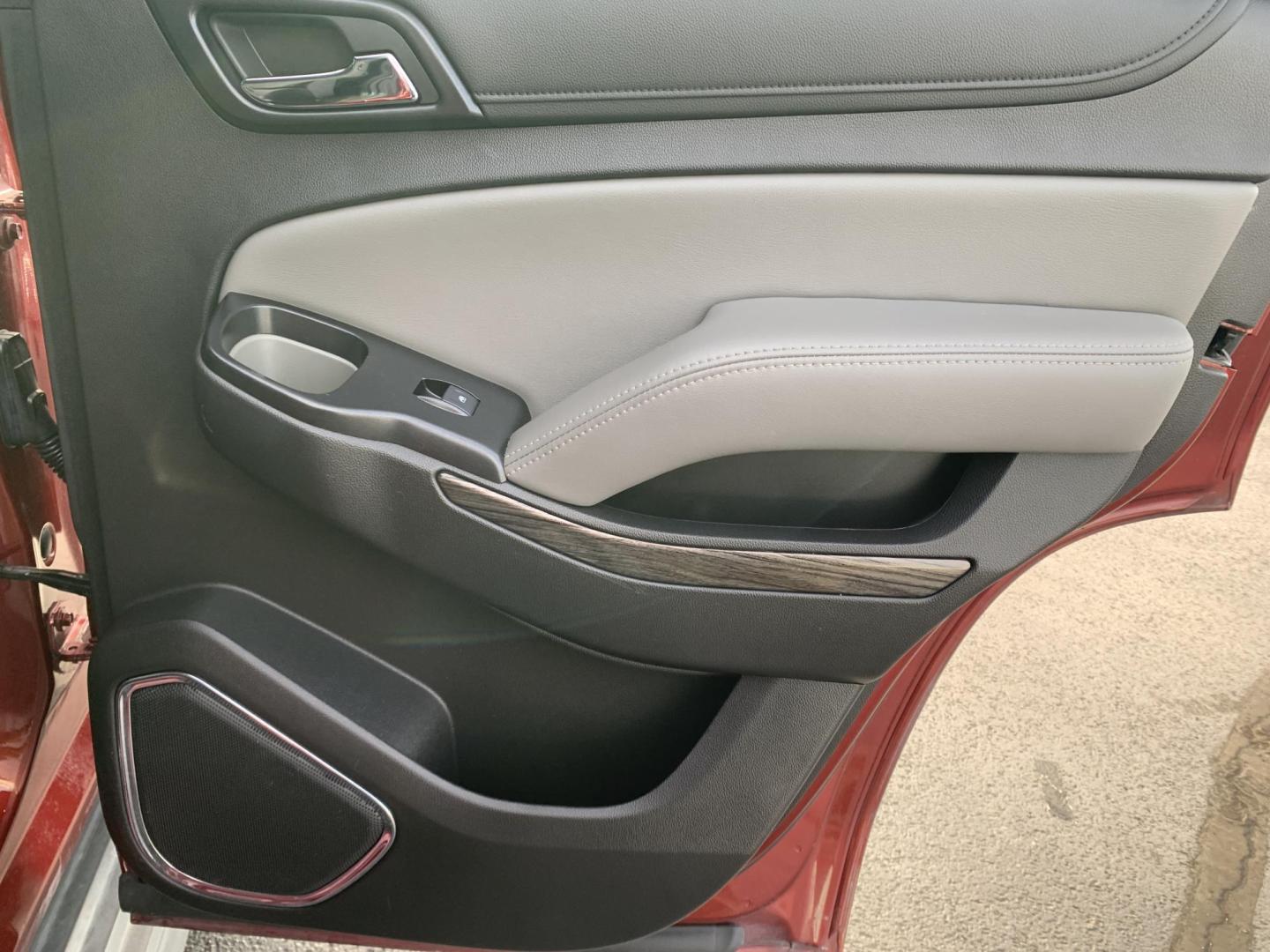 2020 MAROON /GRAY Chevrolet Tahoe LT 4WD (1GNSKBKC6LR) with an 5.3L V8 OHV 16V engine, 6A transmission, located at 506 S. Kingshighway, Cape Girardeau, MO, 63703, (573) 235-5000, 37.294991, -89.553635 - 2020 Chevrolet Tahoe LT 93,xxx miles 4WD Heated Seats Air Conditioning Power Windows Power Locks Power Steering Tilt Wheel AM/FM CD/MP3 Satellite Keyless Entry Daytime Running Lights Dual Airbags Front Head and Side Passenger Airbag Sensor All Wheel ABS We have financing available an - Photo#16