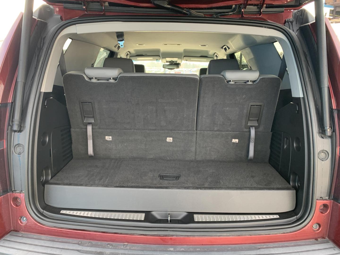 2020 MAROON /GRAY Chevrolet Tahoe LT 4WD (1GNSKBKC6LR) with an 5.3L V8 OHV 16V engine, 6A transmission, located at 506 S. Kingshighway, Cape Girardeau, MO, 63703, (573) 235-5000, 37.294991, -89.553635 - 2020 Chevrolet Tahoe LT 93,xxx miles 4WD Heated Seats Air Conditioning Power Windows Power Locks Power Steering Tilt Wheel AM/FM CD/MP3 Satellite Keyless Entry Daytime Running Lights Dual Airbags Front Head and Side Passenger Airbag Sensor All Wheel ABS We have financing available an - Photo#18