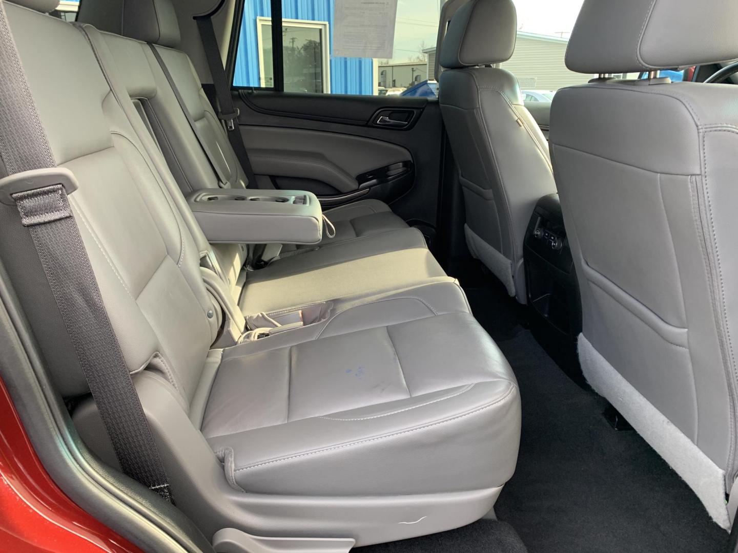 2020 MAROON /GRAY Chevrolet Tahoe LT 4WD (1GNSKBKC6LR) with an 5.3L V8 OHV 16V engine, 6A transmission, located at 506 S. Kingshighway, Cape Girardeau, MO, 63703, (573) 235-5000, 37.294991, -89.553635 - 2020 Chevrolet Tahoe LT 93,xxx miles 4WD Heated Seats Air Conditioning Power Windows Power Locks Power Steering Tilt Wheel AM/FM CD/MP3 Satellite Keyless Entry Daytime Running Lights Dual Airbags Front Head and Side Passenger Airbag Sensor All Wheel ABS We have financing available an - Photo#17