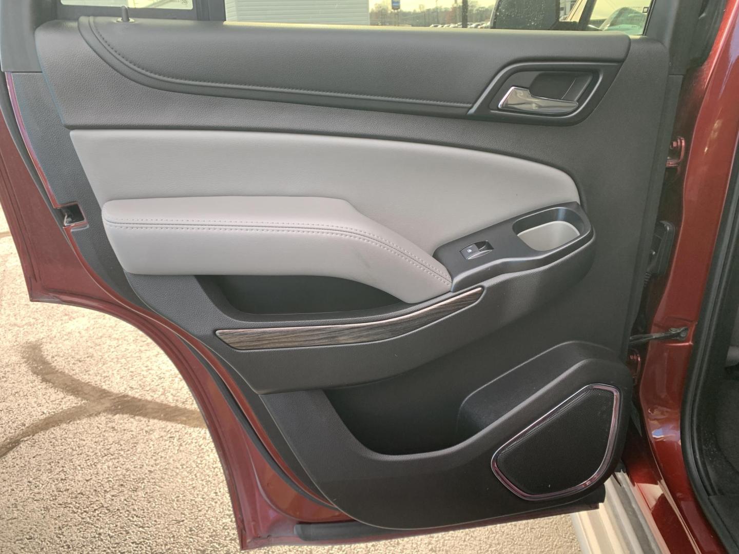 2020 MAROON /GRAY Chevrolet Tahoe LT 4WD (1GNSKBKC6LR) with an 5.3L V8 OHV 16V engine, 6A transmission, located at 506 S. Kingshighway, Cape Girardeau, MO, 63703, (573) 235-5000, 37.294991, -89.553635 - 2020 Chevrolet Tahoe LT 93,xxx miles 4WD Heated Seats Air Conditioning Power Windows Power Locks Power Steering Tilt Wheel AM/FM CD/MP3 Satellite Keyless Entry Daytime Running Lights Dual Airbags Front Head and Side Passenger Airbag Sensor All Wheel ABS We have financing available an - Photo#19