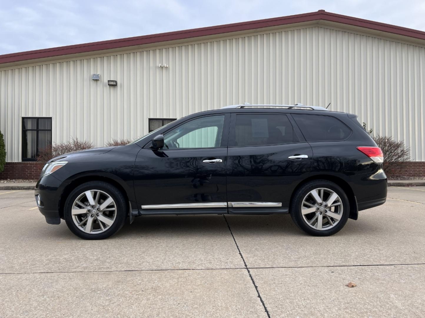 2016 BLACK /Black Leather Nissan Pathfinder Platinum 4WD (5N1AR2MM9GC) with an 3.5L V6 engine, CVT transmission, located at 2990 Old Orchard Rd., Jackson, MO, 63755, 37.354214, -89.612106 - 2016 Nissan Pathfinder Platinum 137xxx miles 4 Wheel Drive 3.5L V6 Automatic Leather 3rd Row Navigation Power/Heated/Cooled Seats Heated Rear Seats Backup Camera Sunroof Bluetooth Remote Start Cruise Power Windows/Locks/Mirrors We have financing available and we accept trades! Fill o - Photo#11