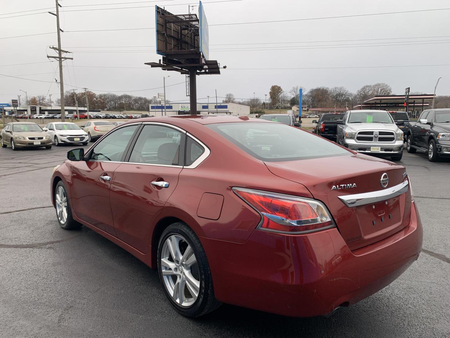 2015 RED /Black Nissan Altima 3.5 SV (1N4BL3AP9FC) with an 3.5L V6 DOHC 24V engine, Continuously Variable Transmission transmission, located at 506 S. Kingshighway, Cape Girardeau, MO, 63703, (573) 235-5000, 37.294991, -89.553635 - 2015 Nissan Altima 3.5 SL Leather Remote Start Air Conditioning Power Windows Power Locks Power Steering Tilt Wheel AM/FM CD/MP3 Satellite Keyless Entry Dual Front Airbags Side Airbags Head Airbags Rear Head Airbags All Wheel ABS We have financing available and we accept trades! Fill - Photo#4