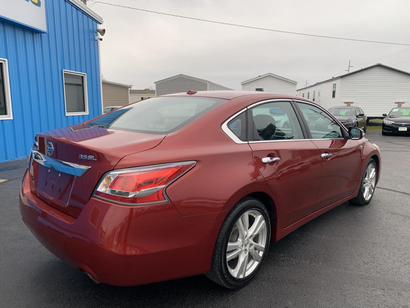 2015 RED /Black Nissan Altima 3.5 SV (1N4BL3AP9FC) with an 3.5L V6 DOHC 24V engine, Continuously Variable Transmission transmission, located at 506 S. Kingshighway, Cape Girardeau, MO, 63703, (573) 235-5000, 37.294991, -89.553635 - 2015 Nissan Altima 3.5 SL Leather Remote Start Air Conditioning Power Windows Power Locks Power Steering Tilt Wheel AM/FM CD/MP3 Satellite Keyless Entry Dual Front Airbags Side Airbags Head Airbags Rear Head Airbags All Wheel ABS We have financing available and we accept trades! Fill - Photo#6