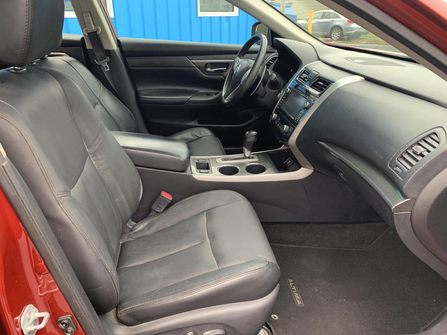 2015 RED /Black Nissan Altima 3.5 SV (1N4BL3AP9FC) with an 3.5L V6 DOHC 24V engine, Continuously Variable Transmission transmission, located at 506 S. Kingshighway, Cape Girardeau, MO, 63703, (573) 235-5000, 37.294991, -89.553635 - 2015 Nissan Altima 3.5 SL Leather Remote Start Air Conditioning Power Windows Power Locks Power Steering Tilt Wheel AM/FM CD/MP3 Satellite Keyless Entry Dual Front Airbags Side Airbags Head Airbags Rear Head Airbags All Wheel ABS We have financing available and we accept trades! Fill - Photo#9