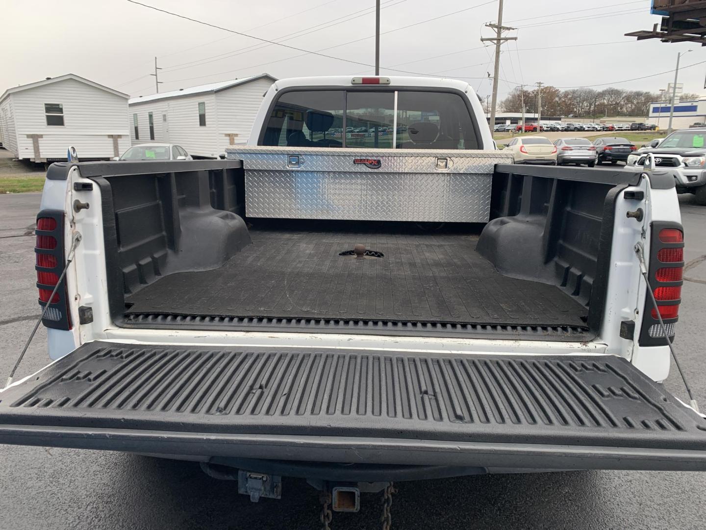 2001 WHITE /TAN Ford F-350 SD Lariat SuperCab 2WD DRW (1FTWX32F41E) with an 7.3L V8 OHV 16V TURBO DIESEL engine, Automatic transmission, located at 506 S. Kingshighway, Cape Girardeau, MO, 63703, (573) 235-5000, 37.294991, -89.553635 - 2001 Ford F350 Dually 7.3L Diesel Power Steering Tilt Wheel AM/FM Cassette & CD Dual Front Airbags Passenger Airbag Sensor Extended Cab Regular Bed All Wheel ABS 1 Ton Dually We have financing available and we accept trades! Fill out a credit application on our website or come by today! I - Photo#6