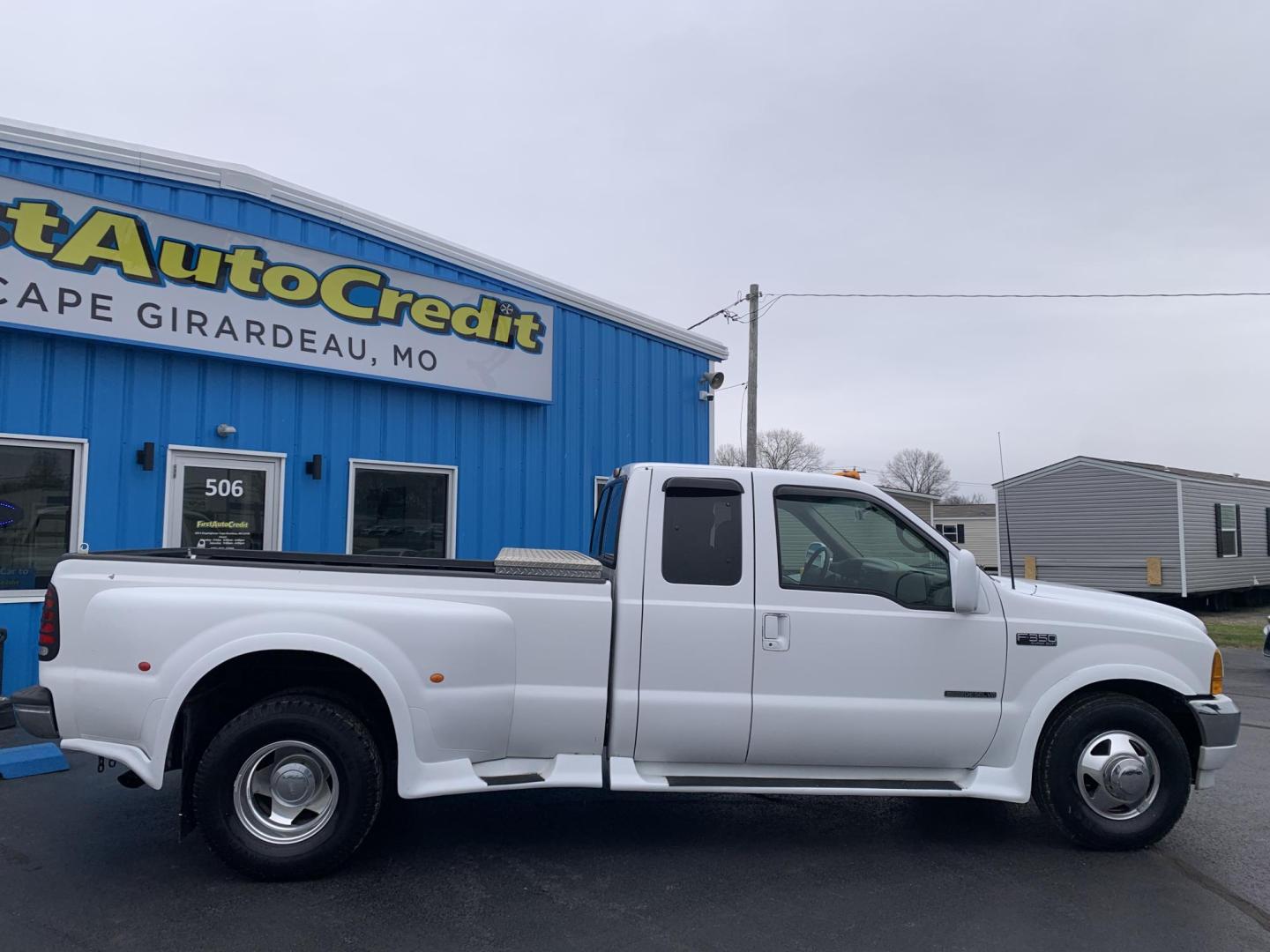 2001 WHITE /TAN Ford F-350 SD Lariat SuperCab 2WD DRW (1FTWX32F41E) with an 7.3L V8 OHV 16V TURBO DIESEL engine, Automatic transmission, located at 506 S. Kingshighway, Cape Girardeau, MO, 63703, (573) 235-5000, 37.294991, -89.553635 - 2001 Ford F350 Dually 7.3L Diesel Power Steering Tilt Wheel AM/FM Cassette & CD Dual Front Airbags Passenger Airbag Sensor Extended Cab Regular Bed All Wheel ABS 1 Ton Dually We have financing available and we accept trades! Fill out a credit application on our website or come by today! I - Photo#9