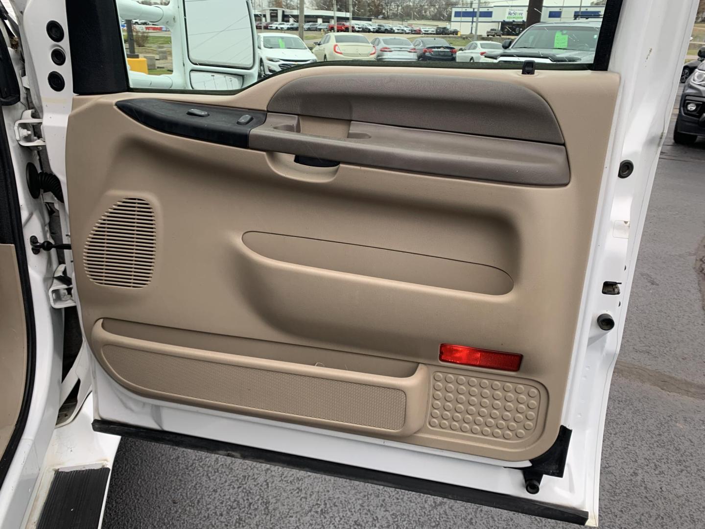 2001 WHITE /TAN Ford F-350 SD Lariat SuperCab 2WD DRW (1FTWX32F41E) with an 7.3L V8 OHV 16V TURBO DIESEL engine, Automatic transmission, located at 506 S. Kingshighway, Cape Girardeau, MO, 63703, (573) 235-5000, 37.294991, -89.553635 - 2001 Ford F350 Dually 7.3L Diesel Power Steering Tilt Wheel AM/FM Cassette & CD Dual Front Airbags Passenger Airbag Sensor Extended Cab Regular Bed All Wheel ABS 1 Ton Dually We have financing available and we accept trades! Fill out a credit application on our website or come by today! I - Photo#10