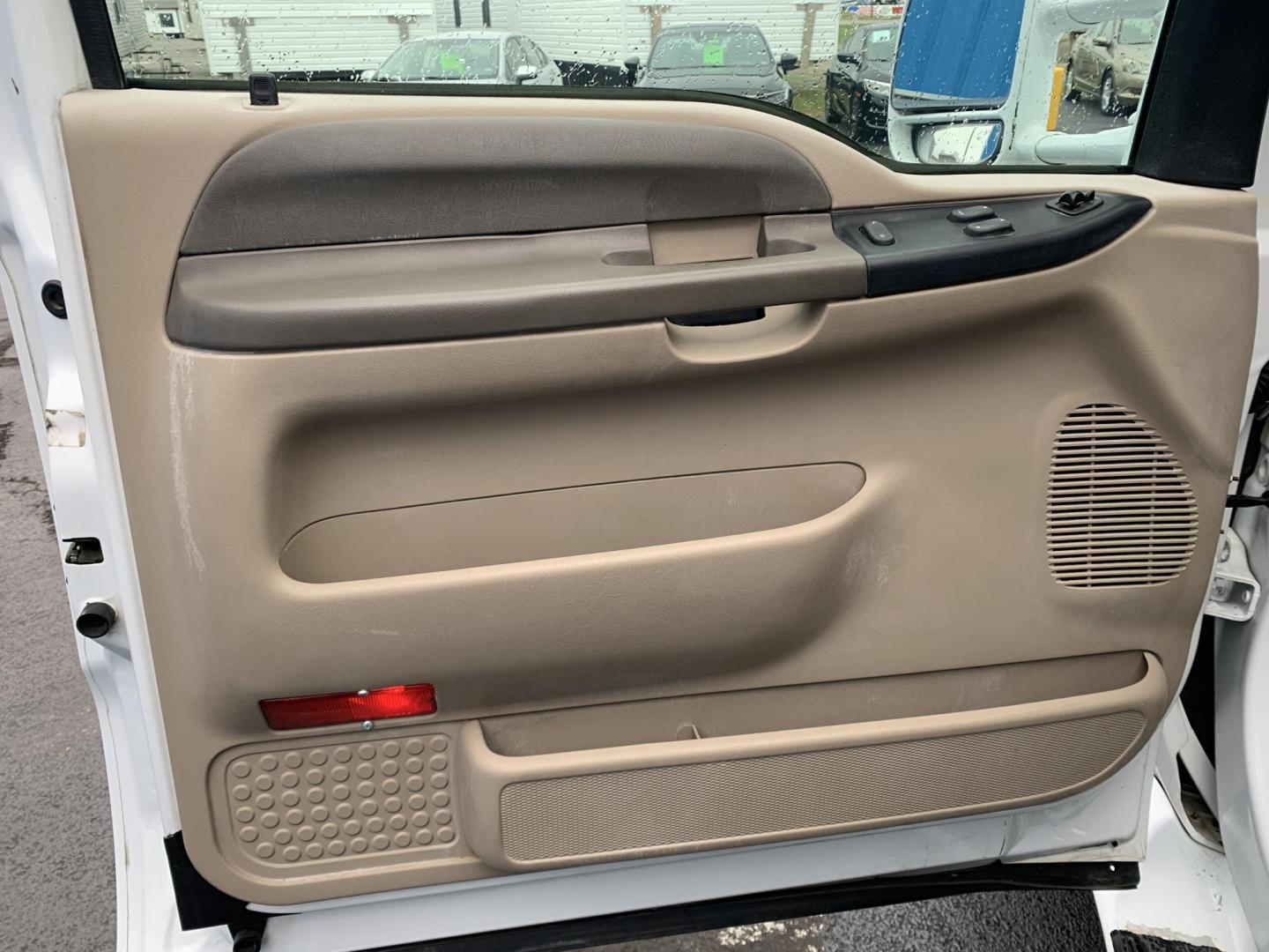 2001 WHITE /TAN Ford F-350 SD Lariat SuperCab 2WD DRW (1FTWX32F41E) with an 7.3L V8 OHV 16V TURBO DIESEL engine, Automatic transmission, located at 506 S. Kingshighway, Cape Girardeau, MO, 63703, (573) 235-5000, 37.294991, -89.553635 - 2001 Ford F350 Dually 7.3L Diesel Power Steering Tilt Wheel AM/FM Cassette & CD Dual Front Airbags Passenger Airbag Sensor Extended Cab Regular Bed All Wheel ABS 1 Ton Dually We have financing available and we accept trades! Fill out a credit application on our website or come by today! I - Photo#14