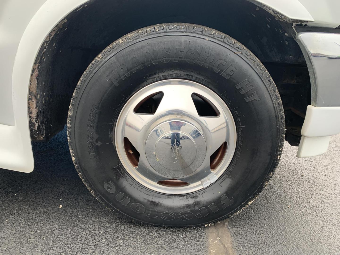 2001 WHITE /TAN Ford F-350 SD Lariat SuperCab 2WD DRW (1FTWX32F41E) with an 7.3L V8 OHV 16V TURBO DIESEL engine, Automatic transmission, located at 506 S. Kingshighway, Cape Girardeau, MO, 63703, (573) 235-5000, 37.294991, -89.553635 - 2001 Ford F350 Dually 7.3L Diesel Power Steering Tilt Wheel AM/FM Cassette & CD Dual Front Airbags Passenger Airbag Sensor Extended Cab Regular Bed All Wheel ABS 1 Ton Dually We have financing available and we accept trades! Fill out a credit application on our website or come by today! I - Photo#21