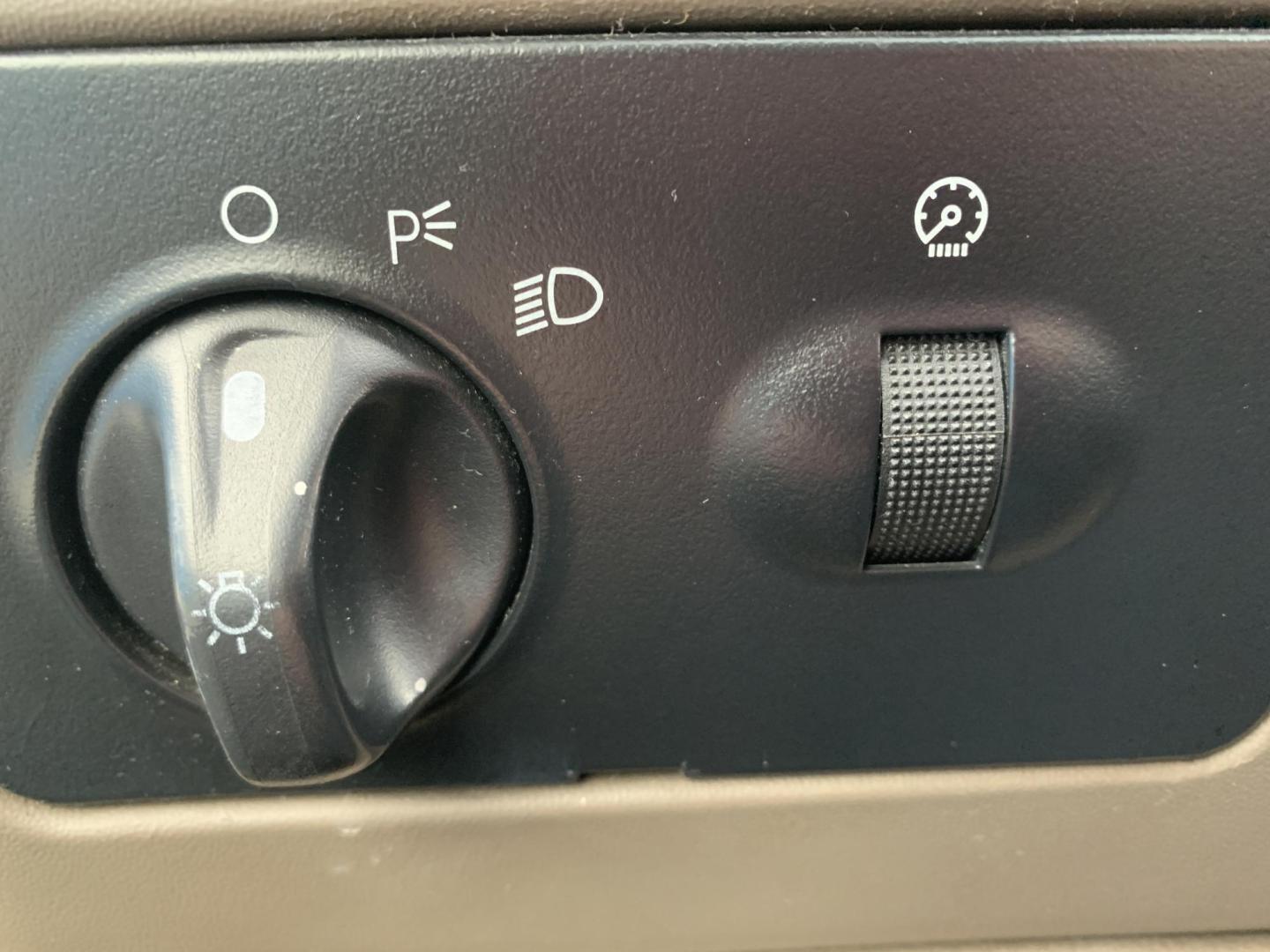 2001 WHITE /TAN Ford F-350 SD Lariat SuperCab 2WD DRW (1FTWX32F41E) with an 7.3L V8 OHV 16V TURBO DIESEL engine, Automatic transmission, located at 506 S. Kingshighway, Cape Girardeau, MO, 63703, (573) 235-5000, 37.294991, -89.553635 - 2001 Ford F350 Dually 7.3L Diesel Power Steering Tilt Wheel AM/FM Cassette & CD Dual Front Airbags Passenger Airbag Sensor Extended Cab Regular Bed All Wheel ABS 1 Ton Dually We have financing available and we accept trades! Fill out a credit application on our website or come by today! I - Photo#23