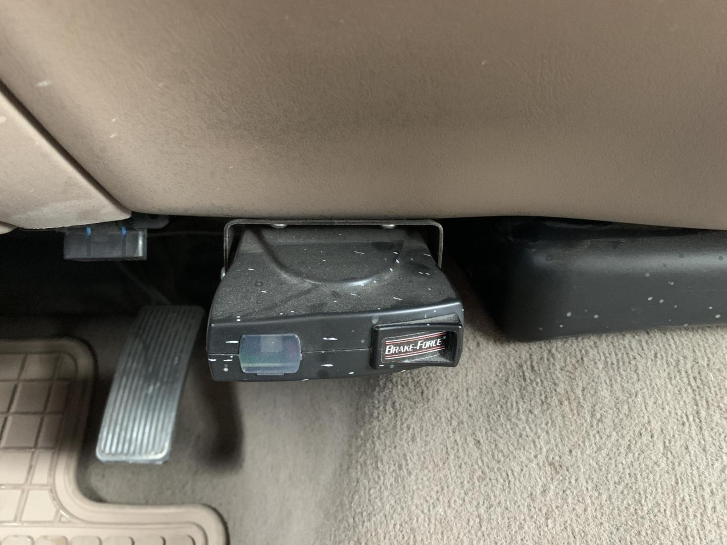 2001 WHITE /TAN Ford F-350 SD Lariat SuperCab 2WD DRW (1FTWX32F41E) with an 7.3L V8 OHV 16V TURBO DIESEL engine, Automatic transmission, located at 506 S. Kingshighway, Cape Girardeau, MO, 63703, (573) 235-5000, 37.294991, -89.553635 - 2001 Ford F350 Dually 7.3L Diesel Power Steering Tilt Wheel AM/FM Cassette & CD Dual Front Airbags Passenger Airbag Sensor Extended Cab Regular Bed All Wheel ABS 1 Ton Dually We have financing available and we accept trades! Fill out a credit application on our website or come by today! I - Photo#30