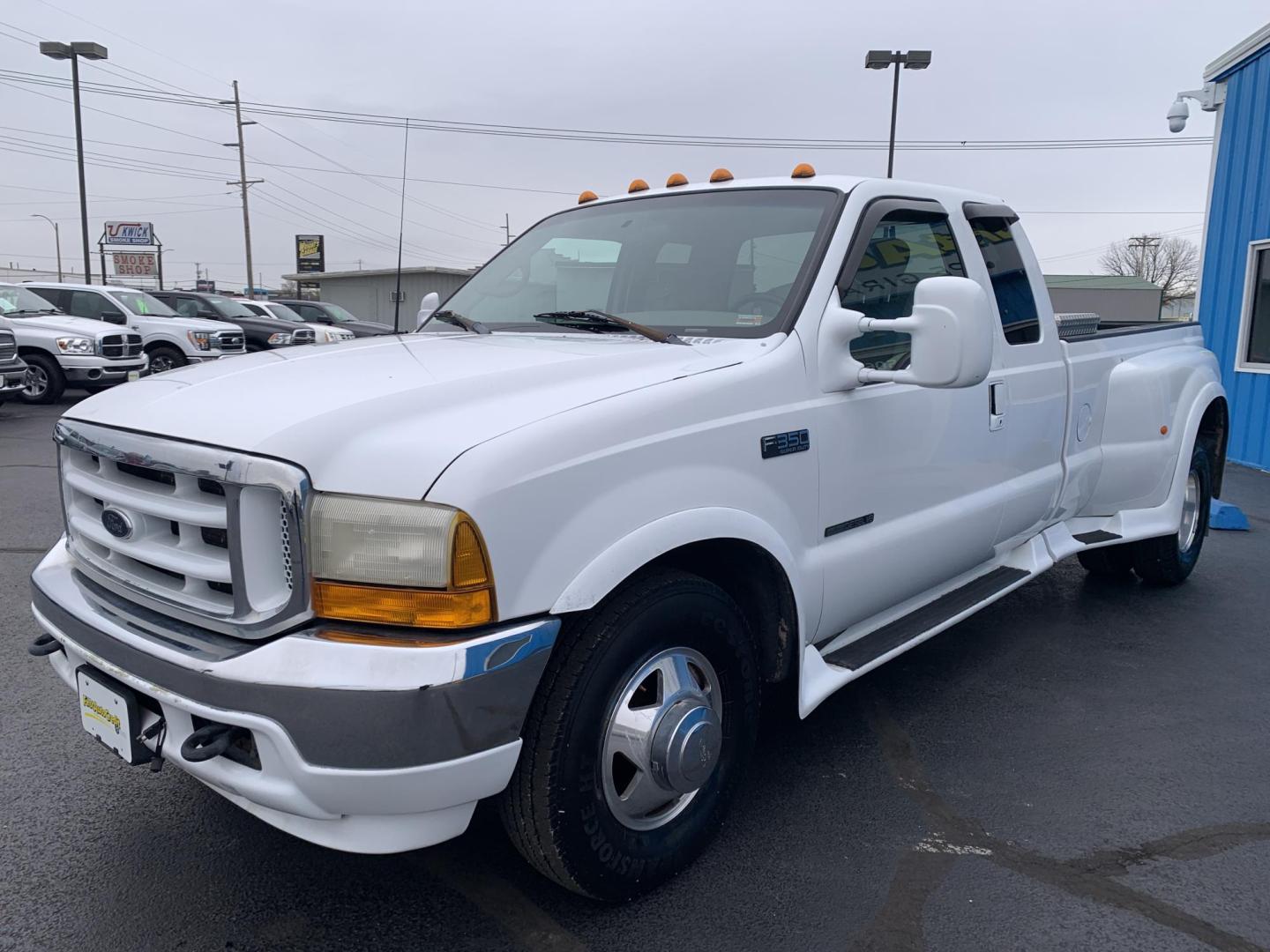 2001 WHITE /TAN Ford F-350 SD Lariat SuperCab 2WD DRW (1FTWX32F41E) with an 7.3L V8 OHV 16V TURBO DIESEL engine, Automatic transmission, located at 506 S. Kingshighway, Cape Girardeau, MO, 63703, (573) 235-5000, 37.294991, -89.553635 - 2001 Ford F350 Dually 7.3L Diesel Power Steering Tilt Wheel AM/FM Cassette & CD Dual Front Airbags Passenger Airbag Sensor Extended Cab Regular Bed All Wheel ABS 1 Ton Dually We have financing available and we accept trades! Fill out a credit application on our website or come by today! I - Photo#2