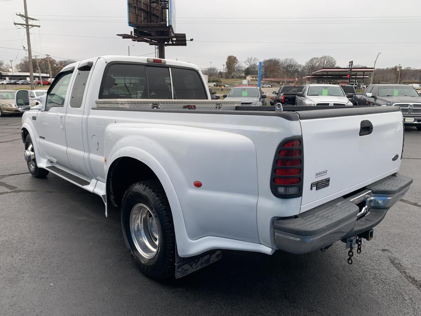 2001 WHITE /TAN Ford F-350 SD Lariat SuperCab 2WD DRW (1FTWX32F41E) with an 7.3L V8 OHV 16V TURBO DIESEL engine, Automatic transmission, located at 506 S. Kingshighway, Cape Girardeau, MO, 63703, (573) 235-5000, 37.294991, -89.553635 - 2001 Ford F350 Dually 7.3L Diesel Power Steering Tilt Wheel AM/FM Cassette & CD Dual Front Airbags Passenger Airbag Sensor Extended Cab Regular Bed All Wheel ABS 1 Ton Dually We have financing available and we accept trades! Fill out a credit application on our website or come by today! I - Photo#4
