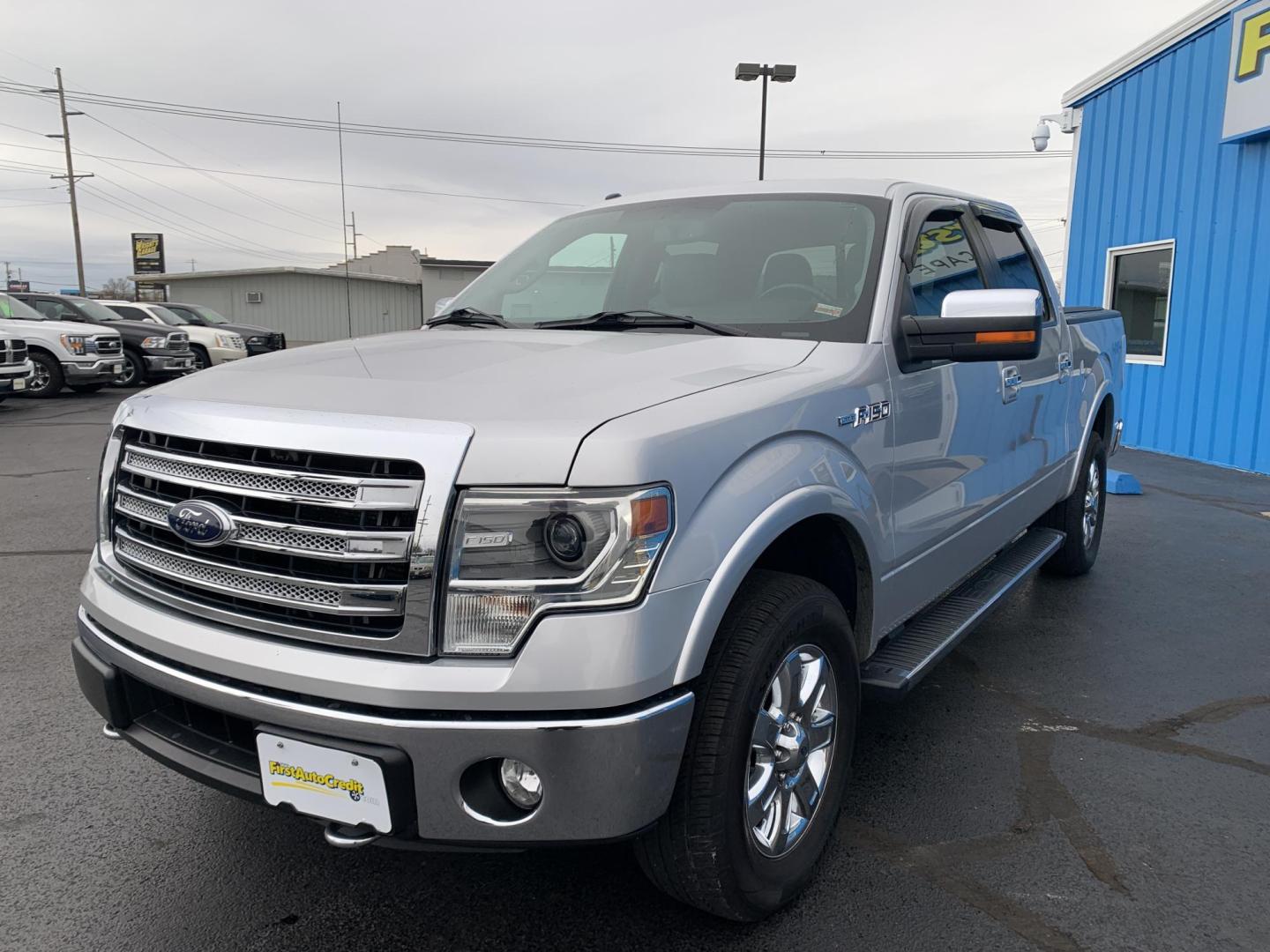 2014 SILVER /GRAY Ford F-150 XL SuperCrew 5.5-ft. Bed 4WD (1FTFW1EF3EK) with an 5.0L V8 engine, 6-Speed Automatic transmission, located at 506 S. Kingshighway, Cape Girardeau, MO, 63703, (573) 235-5000, 37.294991, -89.553635 - 2014 Ford F150 Lariat SuperCrew 4x4 5.0L V8 Air Conditioning Power Windows Power Locks Power Steering Tilt Wheel Satellite Keyless Entry Alarm Dual Front Airbags Side Airbags Head Airbags Rear Head Airbags Crew Cab Regular Bed All Wheel ABS 1/2 Ton We have financing available and - Photo#2