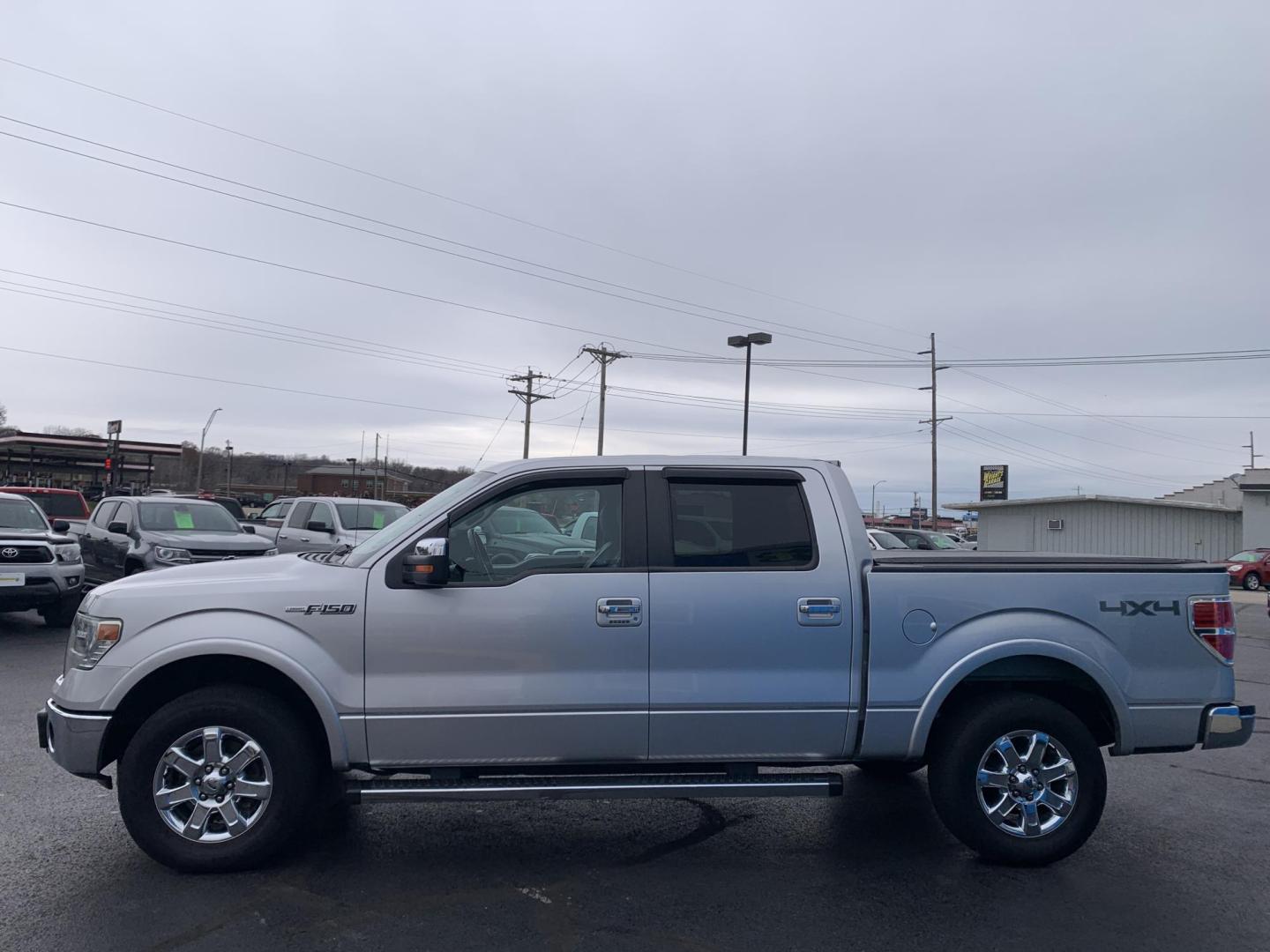 2014 SILVER /GRAY Ford F-150 XL SuperCrew 5.5-ft. Bed 4WD (1FTFW1EF3EK) with an 5.0L V8 engine, 6-Speed Automatic transmission, located at 506 S. Kingshighway, Cape Girardeau, MO, 63703, (573) 235-5000, 37.294991, -89.553635 - 2014 Ford F150 Lariat SuperCrew 4x4 5.0L V8 Air Conditioning Power Windows Power Locks Power Steering Tilt Wheel Satellite Keyless Entry Alarm Dual Front Airbags Side Airbags Head Airbags Rear Head Airbags Crew Cab Regular Bed All Wheel ABS 1/2 Ton We have financing available and - Photo#3