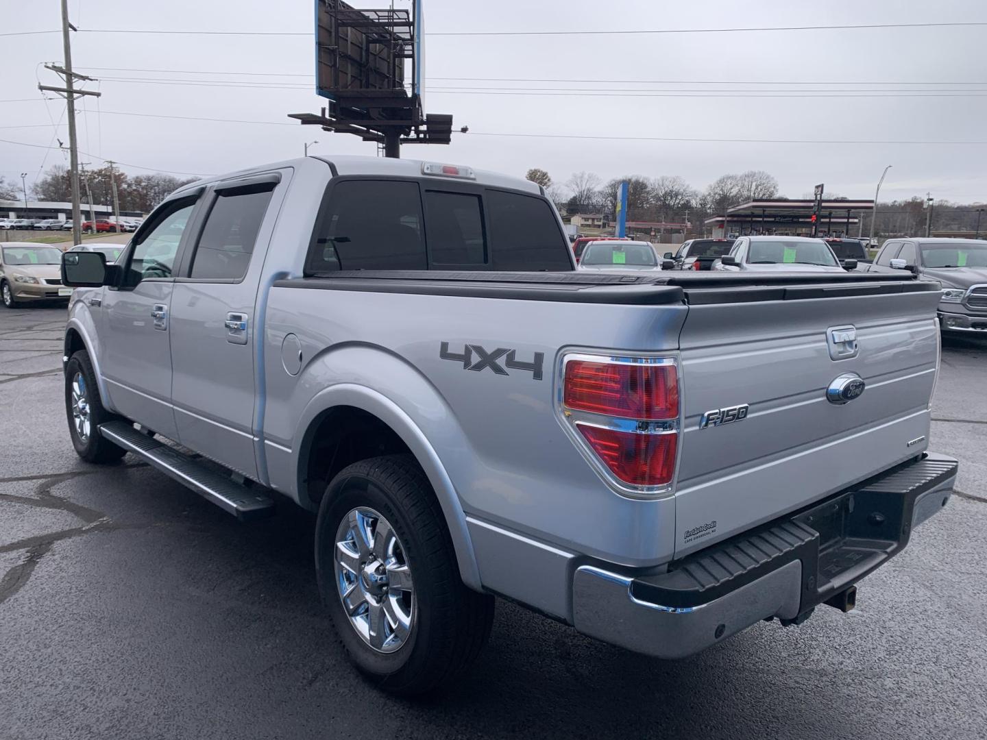 2014 SILVER /GRAY Ford F-150 XL SuperCrew 5.5-ft. Bed 4WD (1FTFW1EF3EK) with an 5.0L V8 engine, 6-Speed Automatic transmission, located at 506 S. Kingshighway, Cape Girardeau, MO, 63703, (573) 235-5000, 37.294991, -89.553635 - 2014 Ford F150 Lariat SuperCrew 4x4 5.0L V8 Air Conditioning Power Windows Power Locks Power Steering Tilt Wheel Satellite Keyless Entry Alarm Dual Front Airbags Side Airbags Head Airbags Rear Head Airbags Crew Cab Regular Bed All Wheel ABS 1/2 Ton We have financing available and - Photo#4