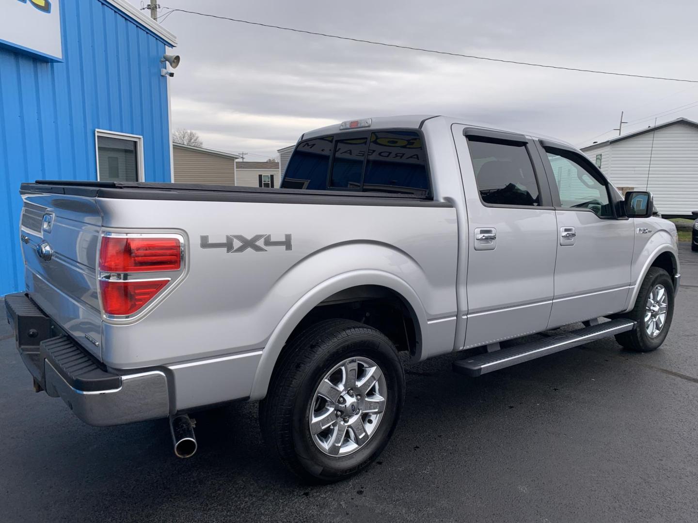 2014 SILVER /GRAY Ford F-150 XL SuperCrew 5.5-ft. Bed 4WD (1FTFW1EF3EK) with an 5.0L V8 engine, 6-Speed Automatic transmission, located at 506 S. Kingshighway, Cape Girardeau, MO, 63703, (573) 235-5000, 37.294991, -89.553635 - 2014 Ford F150 Lariat SuperCrew 4x4 5.0L V8 Air Conditioning Power Windows Power Locks Power Steering Tilt Wheel Satellite Keyless Entry Alarm Dual Front Airbags Side Airbags Head Airbags Rear Head Airbags Crew Cab Regular Bed All Wheel ABS 1/2 Ton We have financing available and - Photo#7