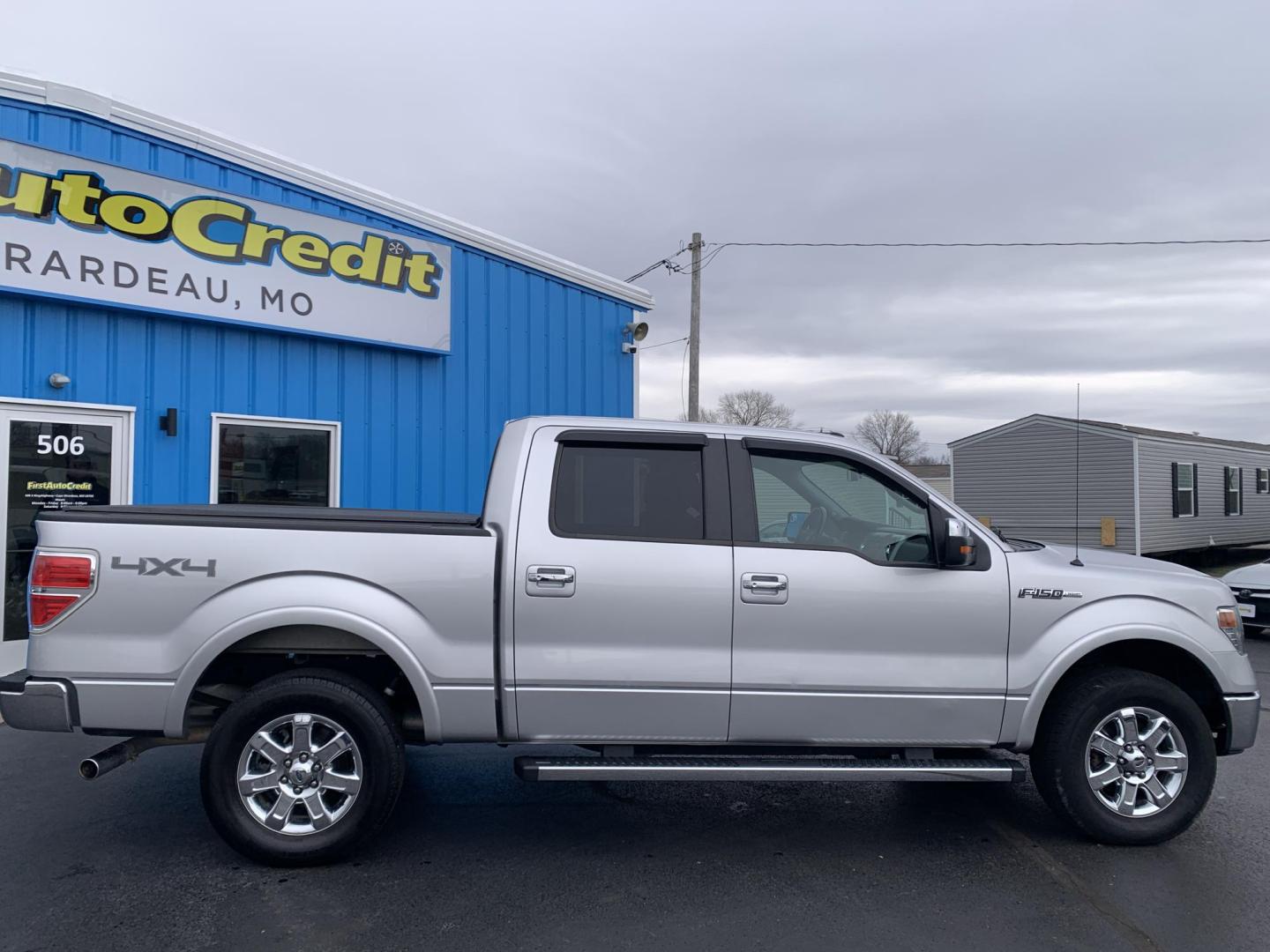 2014 SILVER /GRAY Ford F-150 XL SuperCrew 5.5-ft. Bed 4WD (1FTFW1EF3EK) with an 5.0L V8 engine, 6-Speed Automatic transmission, located at 506 S. Kingshighway, Cape Girardeau, MO, 63703, (573) 235-5000, 37.294991, -89.553635 - 2014 Ford F150 Lariat SuperCrew 4x4 5.0L V8 Air Conditioning Power Windows Power Locks Power Steering Tilt Wheel Satellite Keyless Entry Alarm Dual Front Airbags Side Airbags Head Airbags Rear Head Airbags Crew Cab Regular Bed All Wheel ABS 1/2 Ton We have financing available and - Photo#8