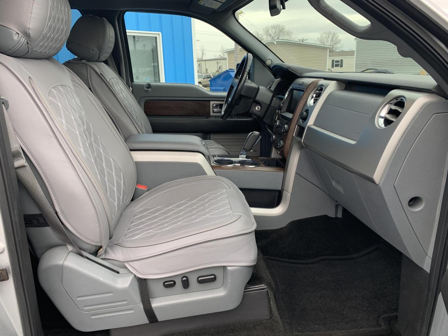 2014 SILVER /GRAY Ford F-150 XL SuperCrew 5.5-ft. Bed 4WD (1FTFW1EF3EK) with an 5.0L V8 engine, 6-Speed Automatic transmission, located at 506 S. Kingshighway, Cape Girardeau, MO, 63703, (573) 235-5000, 37.294991, -89.553635 - 2014 Ford F150 Lariat SuperCrew 4x4 5.0L V8 Air Conditioning Power Windows Power Locks Power Steering Tilt Wheel Satellite Keyless Entry Alarm Dual Front Airbags Side Airbags Head Airbags Rear Head Airbags Crew Cab Regular Bed All Wheel ABS 1/2 Ton We have financing available and - Photo#10