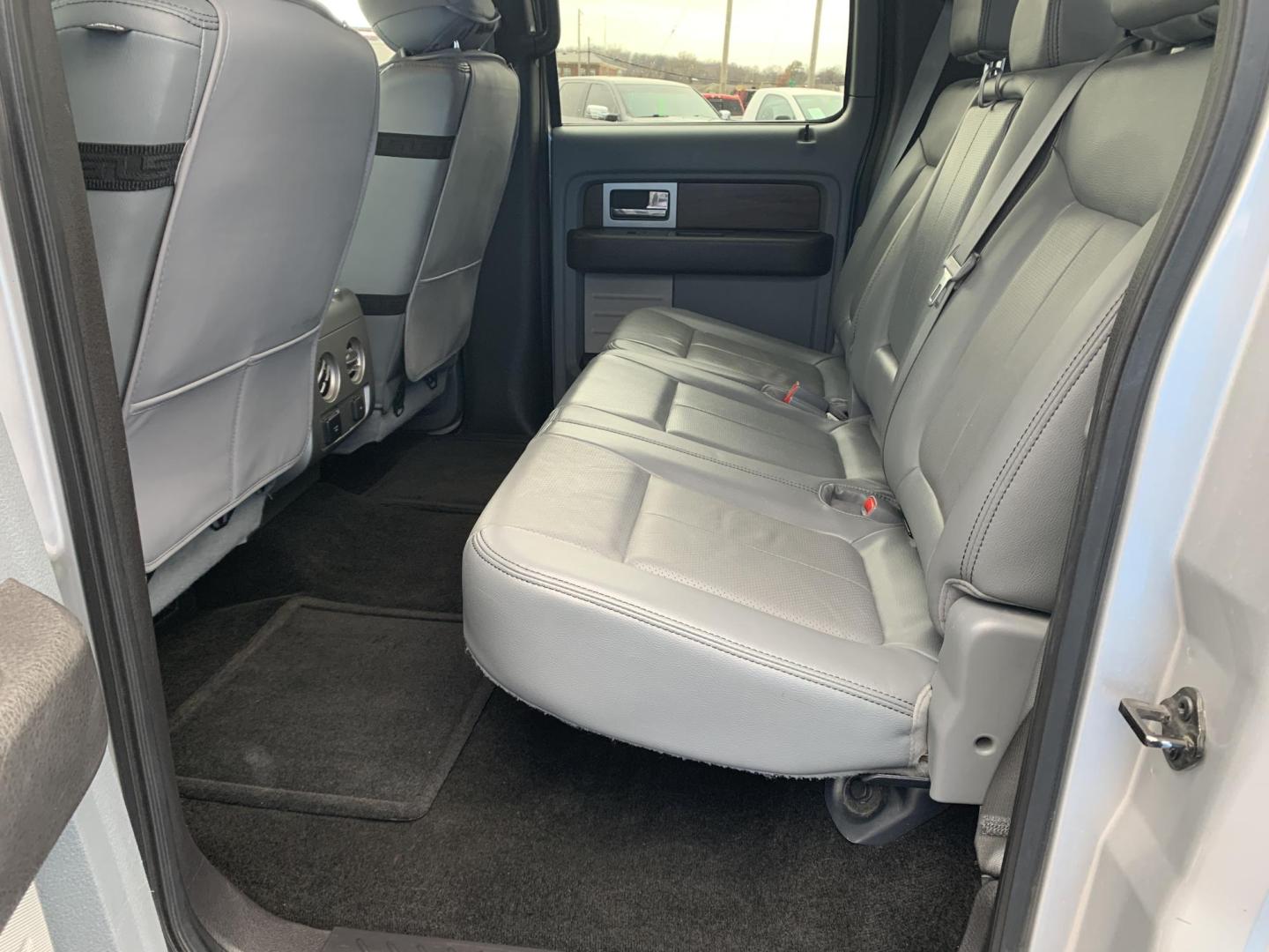 2014 SILVER /GRAY Ford F-150 XL SuperCrew 5.5-ft. Bed 4WD (1FTFW1EF3EK) with an 5.0L V8 engine, 6-Speed Automatic transmission, located at 506 S. Kingshighway, Cape Girardeau, MO, 63703, (573) 235-5000, 37.294991, -89.553635 - 2014 Ford F150 Lariat SuperCrew 4x4 5.0L V8 Air Conditioning Power Windows Power Locks Power Steering Tilt Wheel Satellite Keyless Entry Alarm Dual Front Airbags Side Airbags Head Airbags Rear Head Airbags Crew Cab Regular Bed All Wheel ABS 1/2 Ton We have financing available and - Photo#14