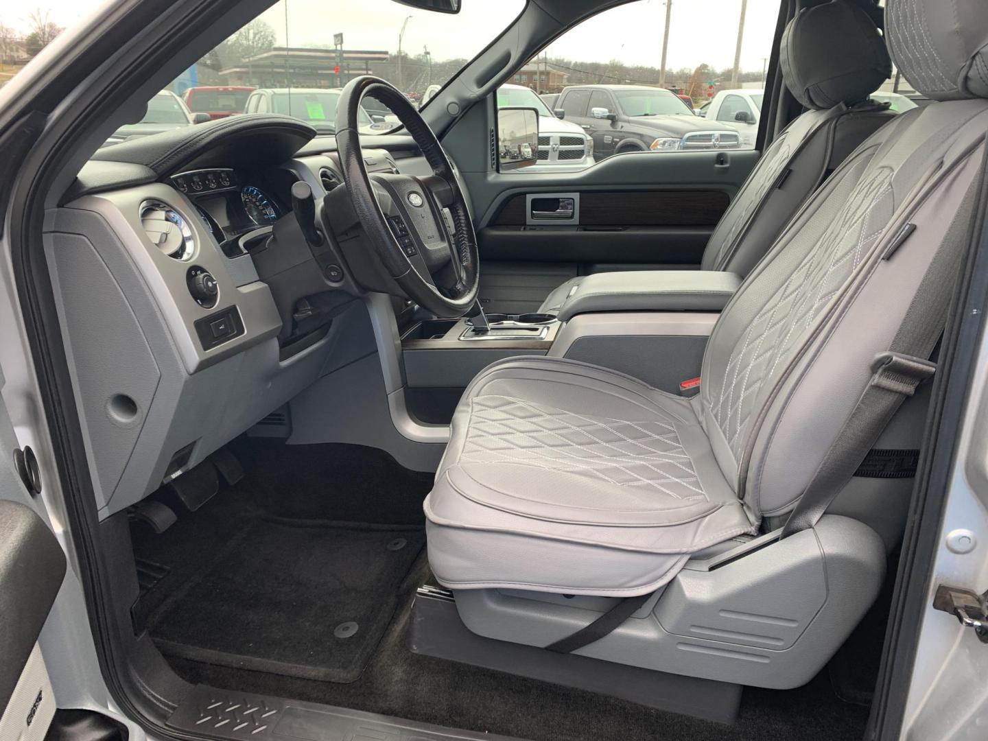 2014 SILVER /GRAY Ford F-150 XL SuperCrew 5.5-ft. Bed 4WD (1FTFW1EF3EK) with an 5.0L V8 engine, 6-Speed Automatic transmission, located at 506 S. Kingshighway, Cape Girardeau, MO, 63703, (573) 235-5000, 37.294991, -89.553635 - 2014 Ford F150 Lariat SuperCrew 4x4 5.0L V8 Air Conditioning Power Windows Power Locks Power Steering Tilt Wheel Satellite Keyless Entry Alarm Dual Front Airbags Side Airbags Head Airbags Rear Head Airbags Crew Cab Regular Bed All Wheel ABS 1/2 Ton We have financing available and - Photo#16