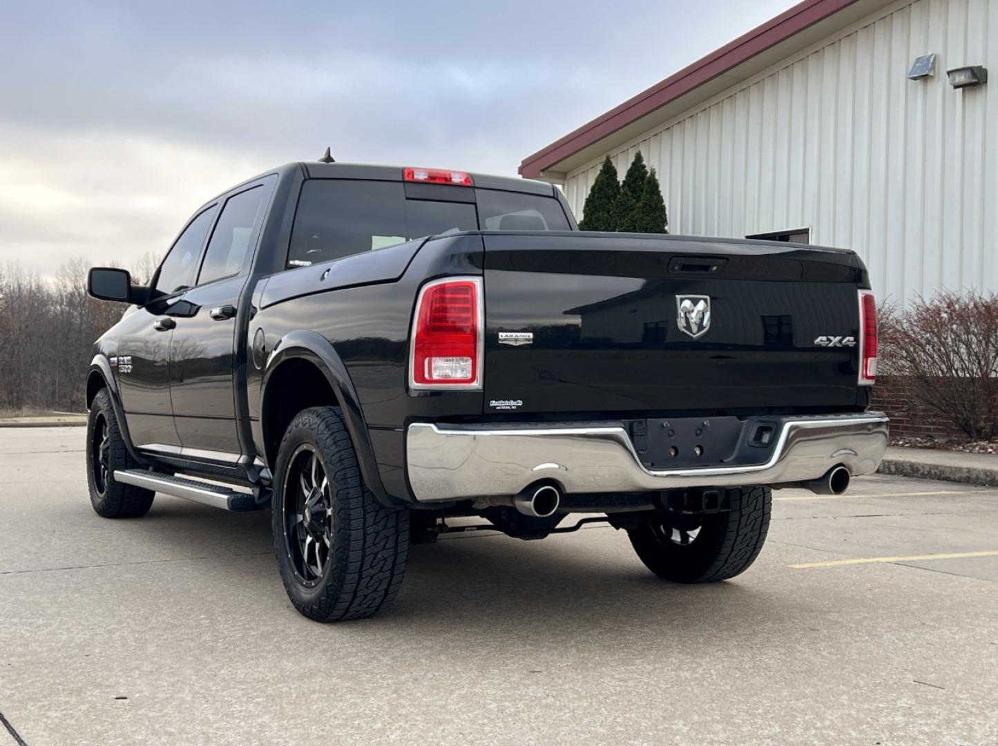 2017 BLACK /Black Leather RAM 1500 Laramie Crew Cab SWB 4WD (1C6RR7NT9HS) with an 5.7L V8 HEMI engine, Automatic transmission, located at 2990 Old Orchard Rd., Jackson, MO, 63755, 37.354214, -89.612106 - 2017 Ram 1500 Laramie 131xxx miles 4x4 5.7L V8 HEMI Automatic Leather Power/Heated/Cooled Seats Heated Rear Seats Heated Steering Wheel Backup Camera Bluetooth Cruise Power Windows/Locks/Mirrors We have financing available and we accept trades! Fill out a credit application on our websi - Photo#11