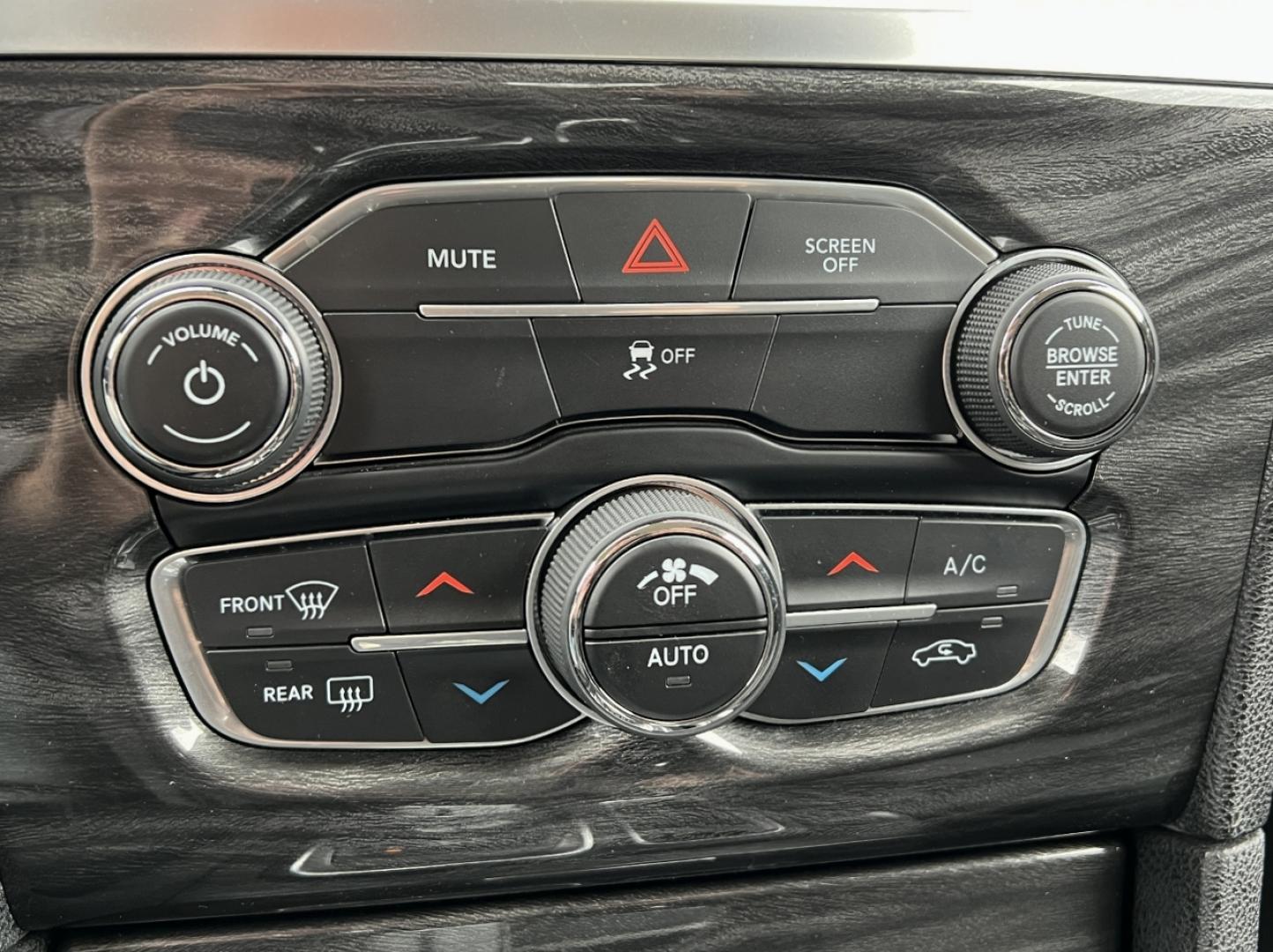 2020 WHITE /Black Cloth Chrysler 300 Touring (2C3CCAAG1LH) with an 3.6L V6 engine, Automatic transmission, located at 2990 Old Orchard Rd., Jackson, MO, 63755, 37.354214, -89.612106 - 2020 Chrysler 300 Touring Only 30xxx miles Rear Wheel Drive 3.6L V6 Automatic Backup Camera Power Driver Seat Bluetooth Cruise Power Windows/Locks/Mirrors We have financing available and we accept trades! Fill out a credit application on our website or come by today! If you have any quest - Photo#25