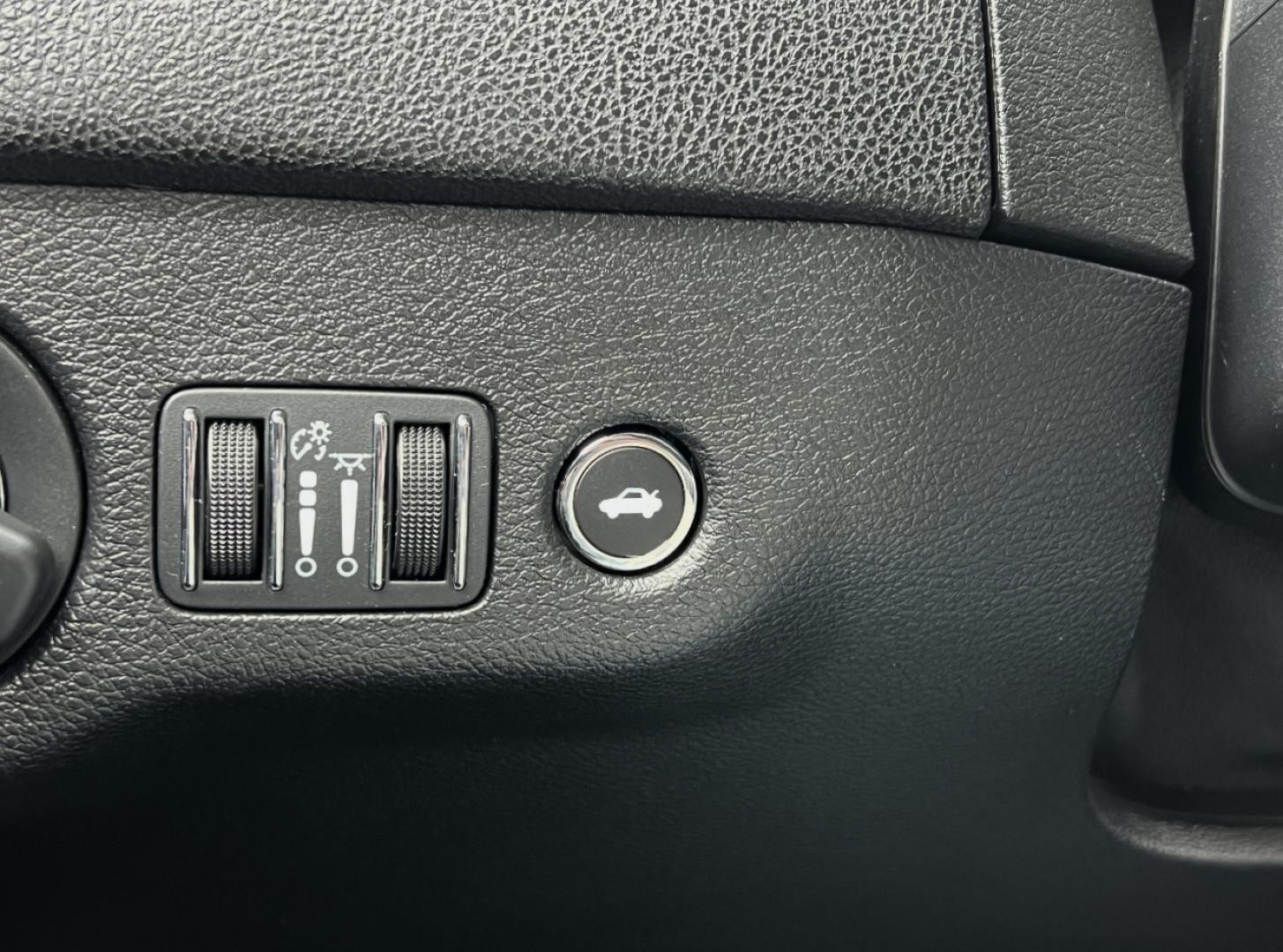 2020 WHITE /Black Cloth Chrysler 300 Touring (2C3CCAAG1LH) with an 3.6L V6 engine, Automatic transmission, located at 2990 Old Orchard Rd., Jackson, MO, 63755, 37.354214, -89.612106 - 2020 Chrysler 300 Touring Only 30xxx miles Rear Wheel Drive 3.6L V6 Automatic Backup Camera Power Driver Seat Bluetooth Cruise Power Windows/Locks/Mirrors We have financing available and we accept trades! Fill out a credit application on our website or come by today! If you have any quest - Photo#27