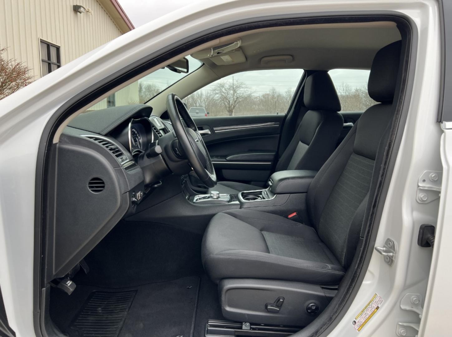 2020 WHITE /Black Cloth Chrysler 300 Touring (2C3CCAAG1LH) with an 3.6L V6 engine, Automatic transmission, located at 2990 Old Orchard Rd., Jackson, MO, 63755, 37.354214, -89.612106 - 2020 Chrysler 300 Touring Only 30xxx miles Rear Wheel Drive 3.6L V6 Automatic Backup Camera Power Driver Seat Bluetooth Cruise Power Windows/Locks/Mirrors We have financing available and we accept trades! Fill out a credit application on our website or come by today! If you have any quest - Photo#12