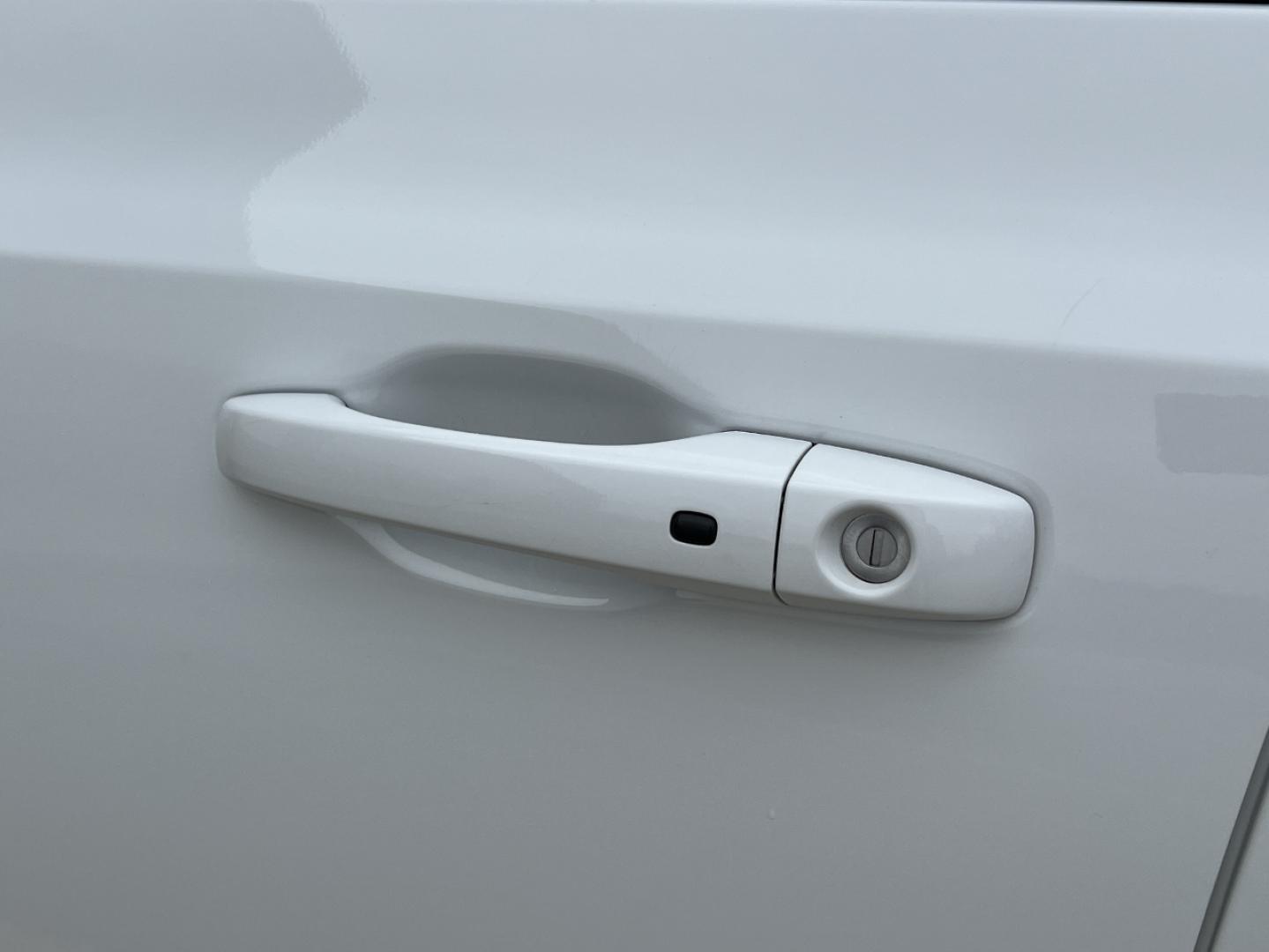 2020 WHITE /Black Cloth Chrysler 300 Touring (2C3CCAAG1LH) with an 3.6L V6 engine, Automatic transmission, located at 2990 Old Orchard Rd., Jackson, MO, 63755, 37.354214, -89.612106 - 2020 Chrysler 300 Touring Only 30xxx miles Rear Wheel Drive 3.6L V6 Automatic Backup Camera Power Driver Seat Bluetooth Cruise Power Windows/Locks/Mirrors We have financing available and we accept trades! Fill out a credit application on our website or come by today! If you have any quest - Photo#29