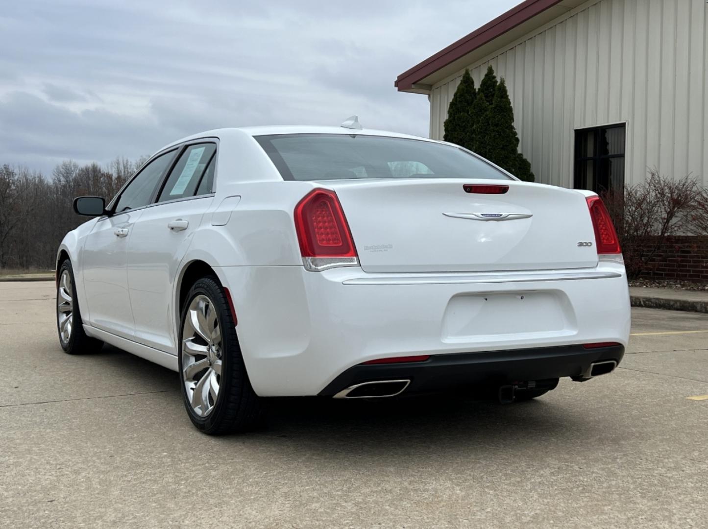 2020 WHITE /Black Cloth Chrysler 300 Touring (2C3CCAAG1LH) with an 3.6L V6 engine, Automatic transmission, located at 2990 Old Orchard Rd., Jackson, MO, 63755, 37.354214, -89.612106 - 2020 Chrysler 300 Touring Only 30xxx miles Rear Wheel Drive 3.6L V6 Automatic Backup Camera Power Driver Seat Bluetooth Cruise Power Windows/Locks/Mirrors We have financing available and we accept trades! Fill out a credit application on our website or come by today! If you have any quest - Photo#8