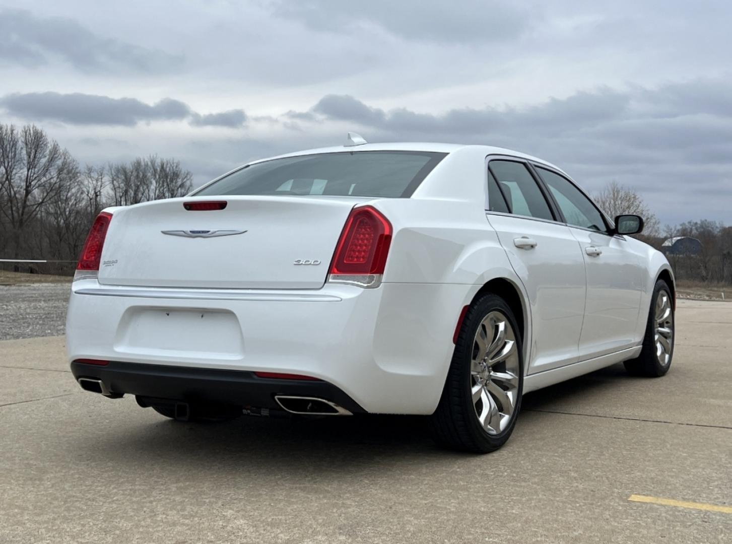 2020 WHITE /Black Cloth Chrysler 300 Touring (2C3CCAAG1LH) with an 3.6L V6 engine, Automatic transmission, located at 2990 Old Orchard Rd., Jackson, MO, 63755, 37.354214, -89.612106 - 2020 Chrysler 300 Touring Only 30xxx miles Rear Wheel Drive 3.6L V6 Automatic Backup Camera Power Driver Seat Bluetooth Cruise Power Windows/Locks/Mirrors We have financing available and we accept trades! Fill out a credit application on our website or come by today! If you have any quest - Photo#7