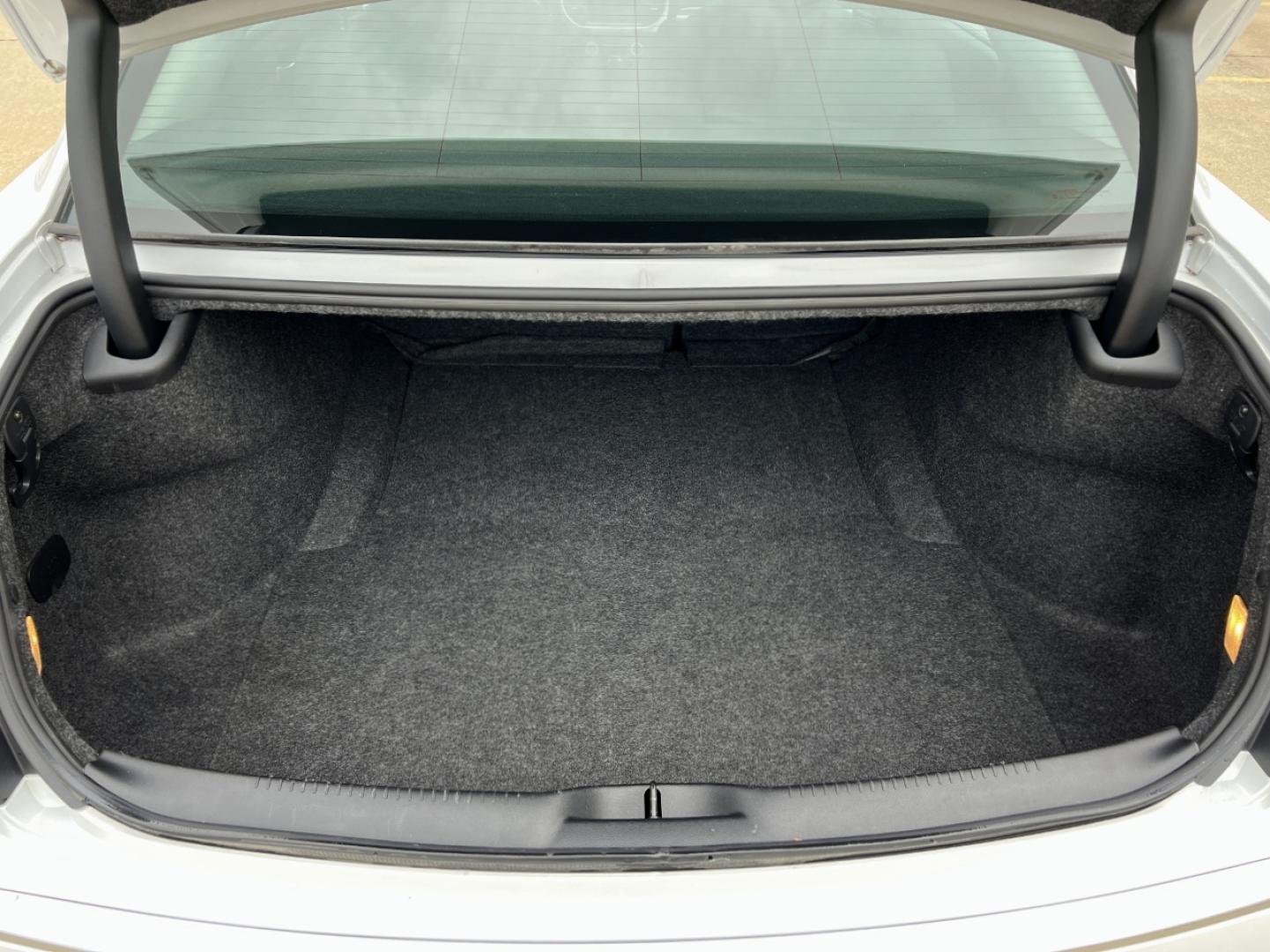 2020 WHITE /Black Cloth Chrysler 300 Touring (2C3CCAAG1LH) with an 3.6L V6 engine, Automatic transmission, located at 2990 Old Orchard Rd., Jackson, MO, 63755, 37.354214, -89.612106 - 2020 Chrysler 300 Touring Only 30xxx miles Rear Wheel Drive 3.6L V6 Automatic Backup Camera Power Driver Seat Bluetooth Cruise Power Windows/Locks/Mirrors We have financing available and we accept trades! Fill out a credit application on our website or come by today! If you have any quest - Photo#18