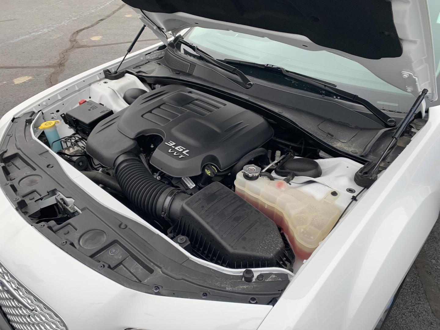 2020 WHITE /Black Cloth Chrysler 300 Touring (2C3CCAAG1LH) with an 3.6L V6 engine, Automatic transmission, located at 506 S. Kingshighway, Cape Girardeau, MO, 63703, (573) 235-5000, 37.294991, -89.553635 - 2020 Chrysler 300 Touring Only 30xxx miles Rear Wheel Drive 3.6L V6 Automatic Backup Camera Power Driver Seat Bluetooth Cruise Power Windows/Locks/Mirrors We have financing available and we accept trades! Fill out a credit application on our website or come by today! If you have any que - Photo#3