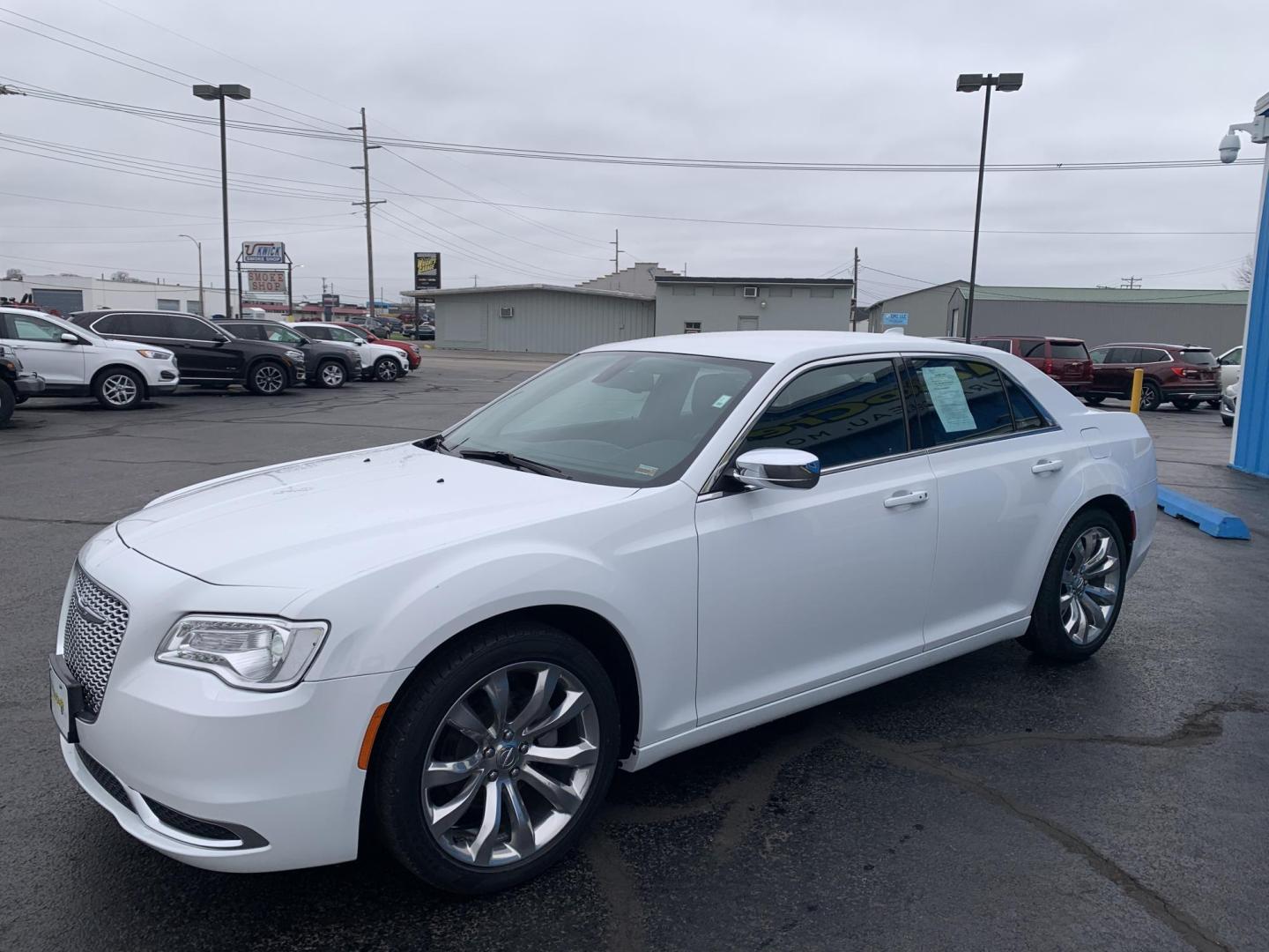 2020 WHITE /Black Cloth Chrysler 300 Touring (2C3CCAAG1LH) with an 3.6L V6 engine, Automatic transmission, located at 506 S. Kingshighway, Cape Girardeau, MO, 63703, (573) 235-5000, 37.294991, -89.553635 - 2020 Chrysler 300 Touring Only 30xxx miles Rear Wheel Drive 3.6L V6 Automatic Backup Camera Power Driver Seat Bluetooth Cruise Power Windows/Locks/Mirrors We have financing available and we accept trades! Fill out a credit application on our website or come by today! If you have any que - Photo#2