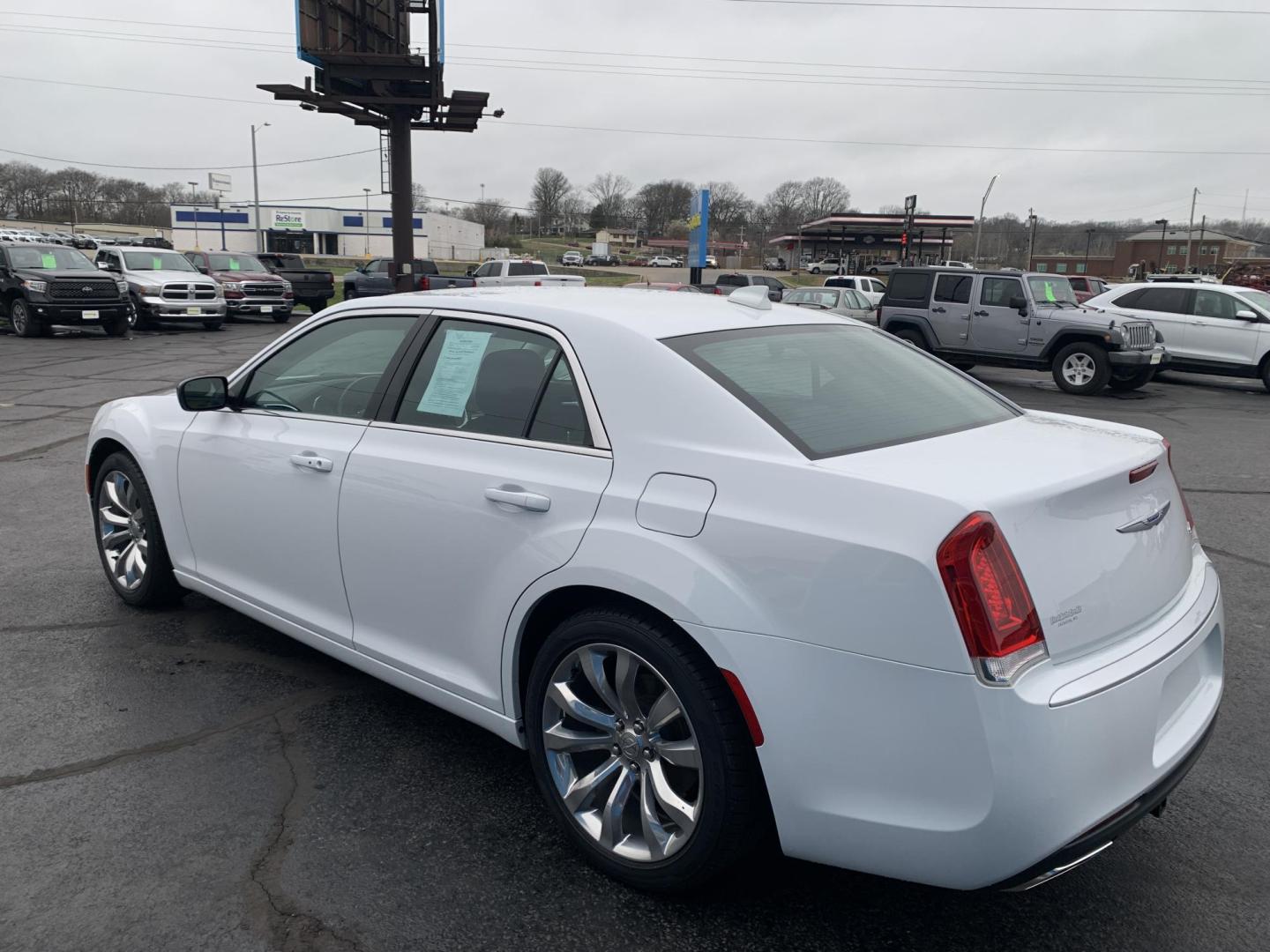 2020 WHITE /Black Cloth Chrysler 300 Touring (2C3CCAAG1LH) with an 3.6L V6 engine, Automatic transmission, located at 506 S. Kingshighway, Cape Girardeau, MO, 63703, (573) 235-5000, 37.294991, -89.553635 - 2020 Chrysler 300 Touring Only 30xxx miles Rear Wheel Drive 3.6L V6 Automatic Backup Camera Power Driver Seat Bluetooth Cruise Power Windows/Locks/Mirrors We have financing available and we accept trades! Fill out a credit application on our website or come by today! If you have any que - Photo#5